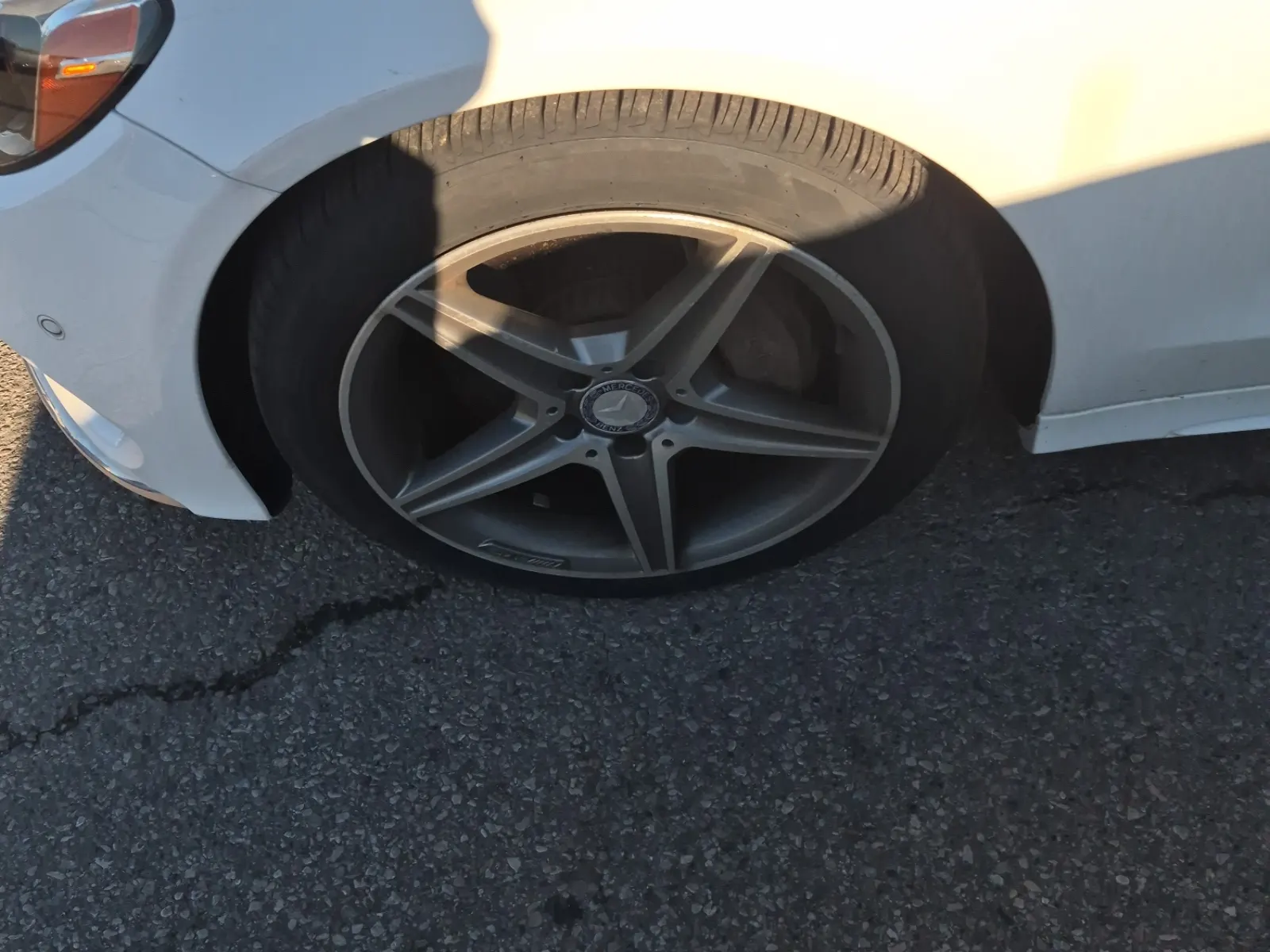 Front driver wheel/tire photo