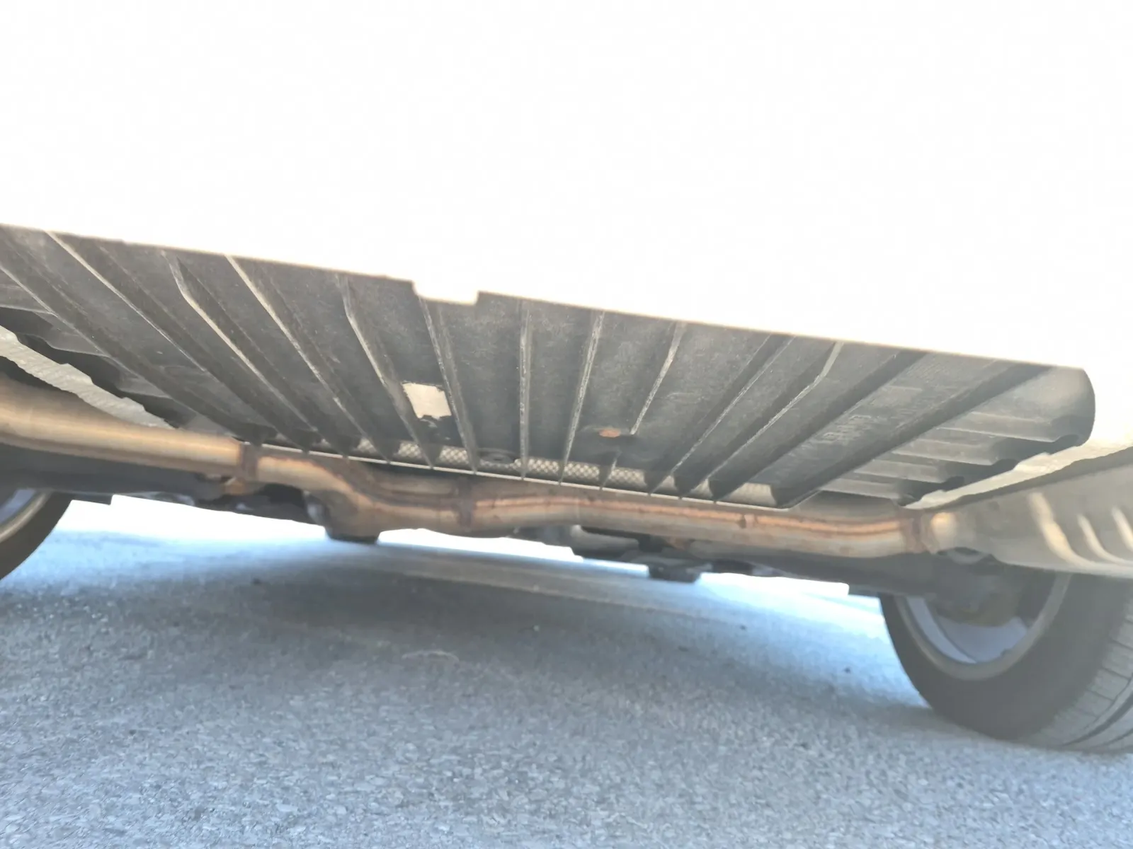Undercarriage - Rear Photo