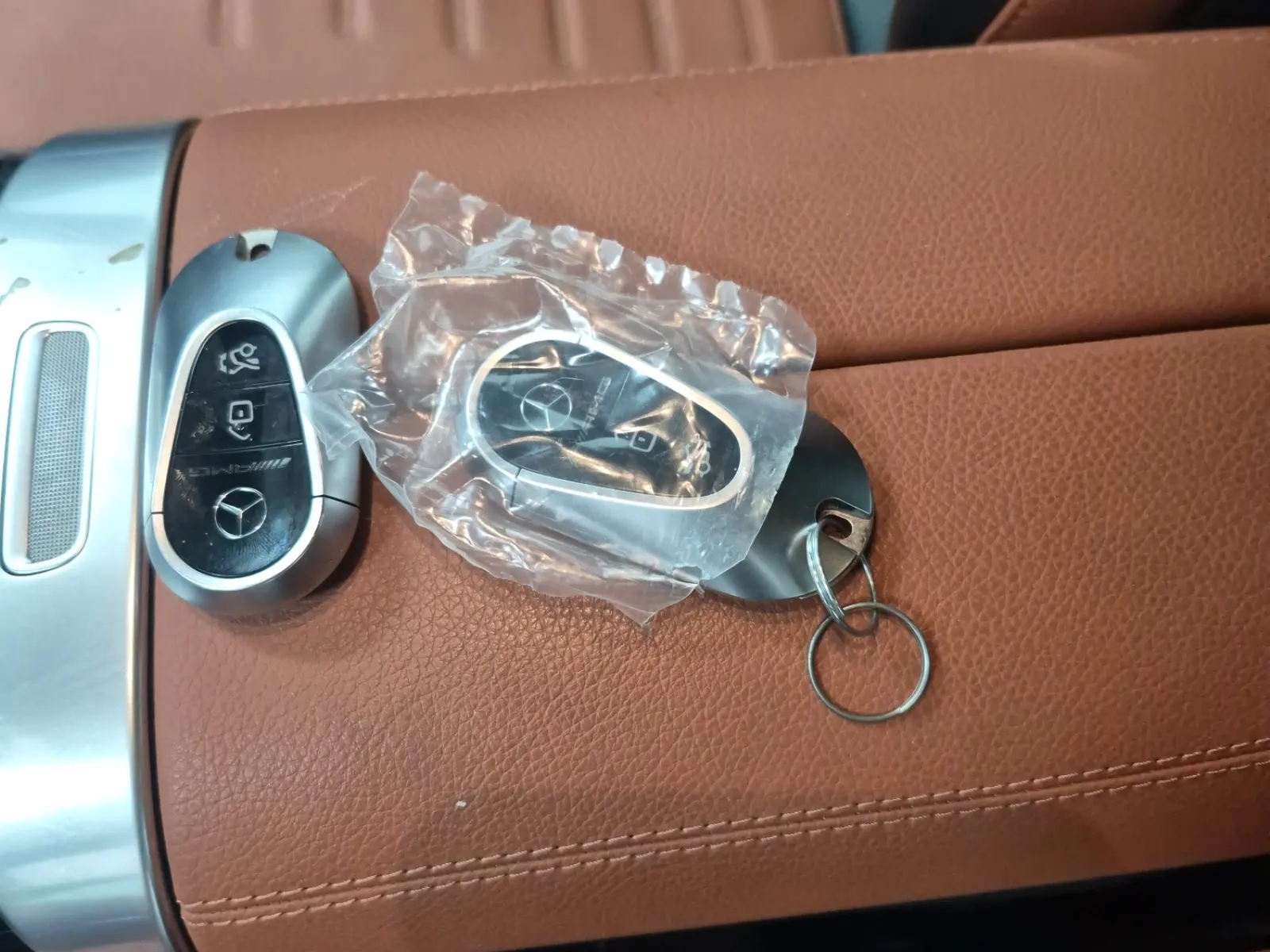 Keys/Fobs/Manual Photo