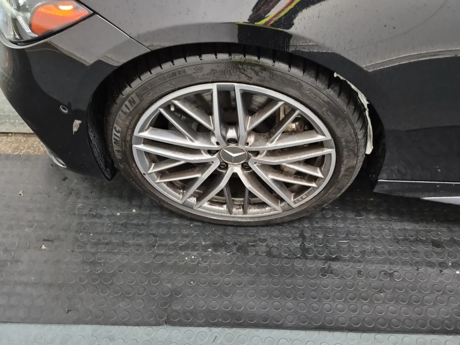 Front driver wheel/tire photo