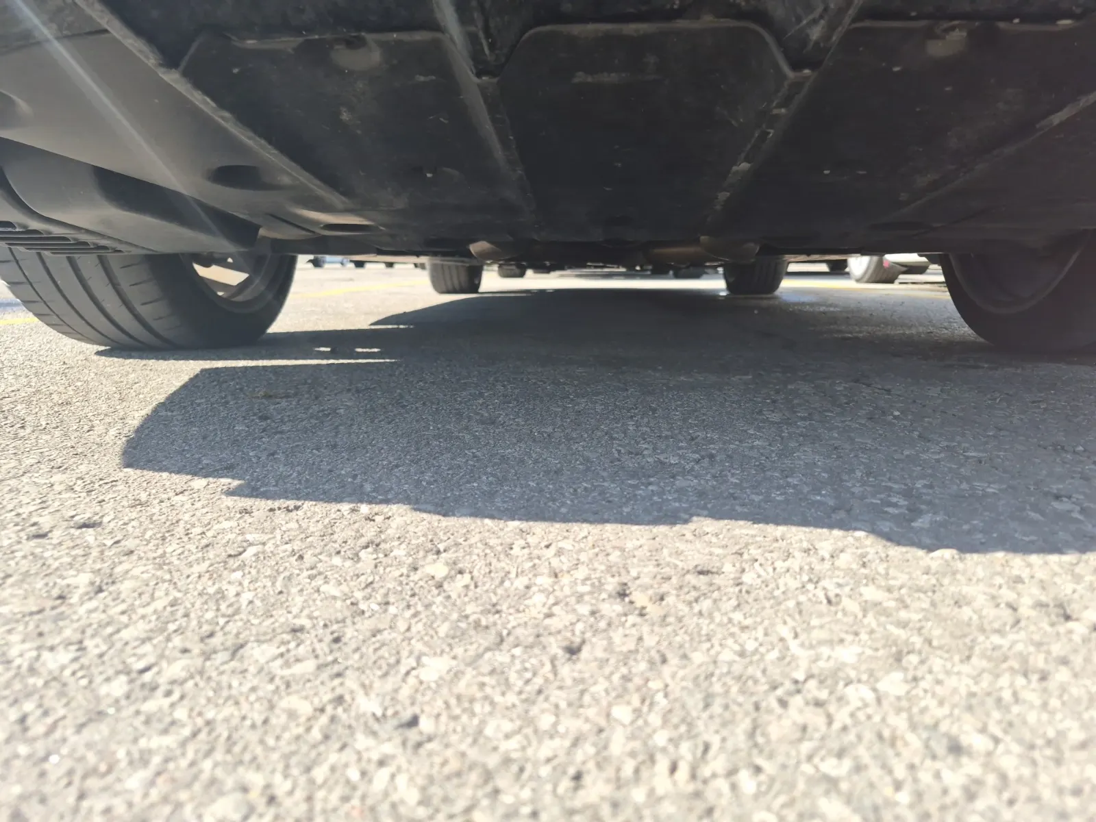 Undercarriage - Rear Photo
