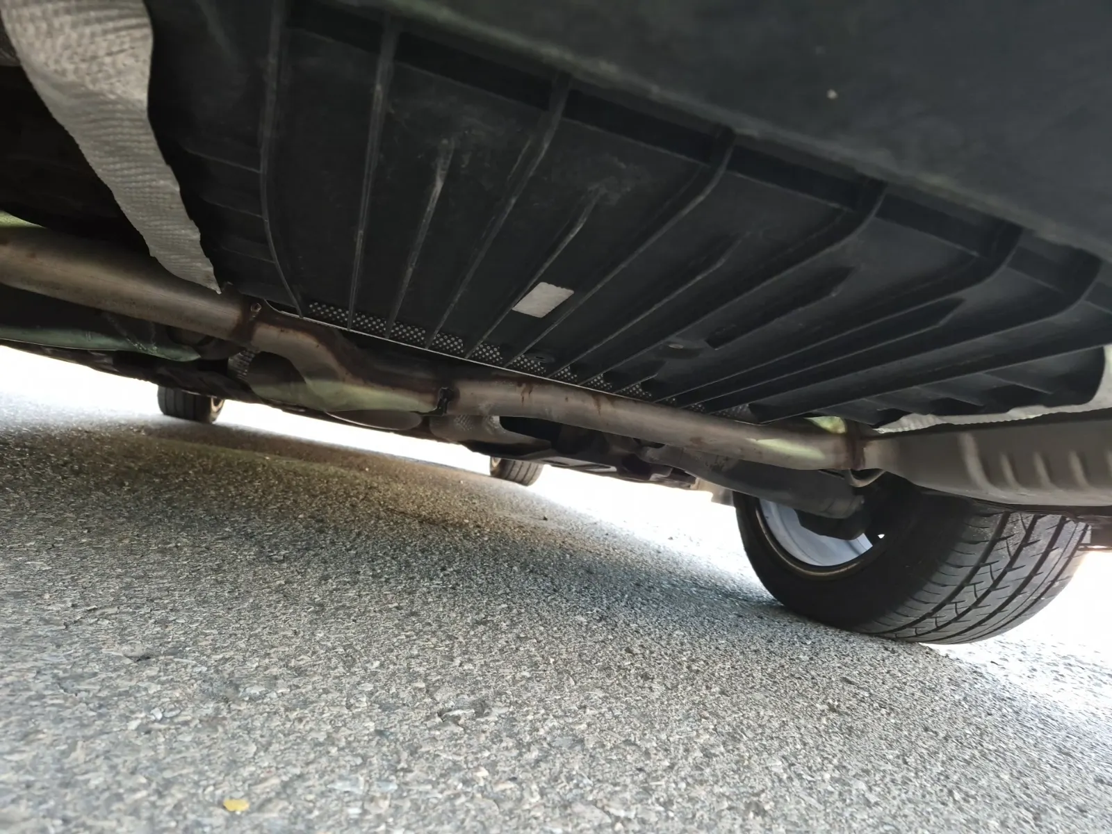 Undercarriage - Rear Photo