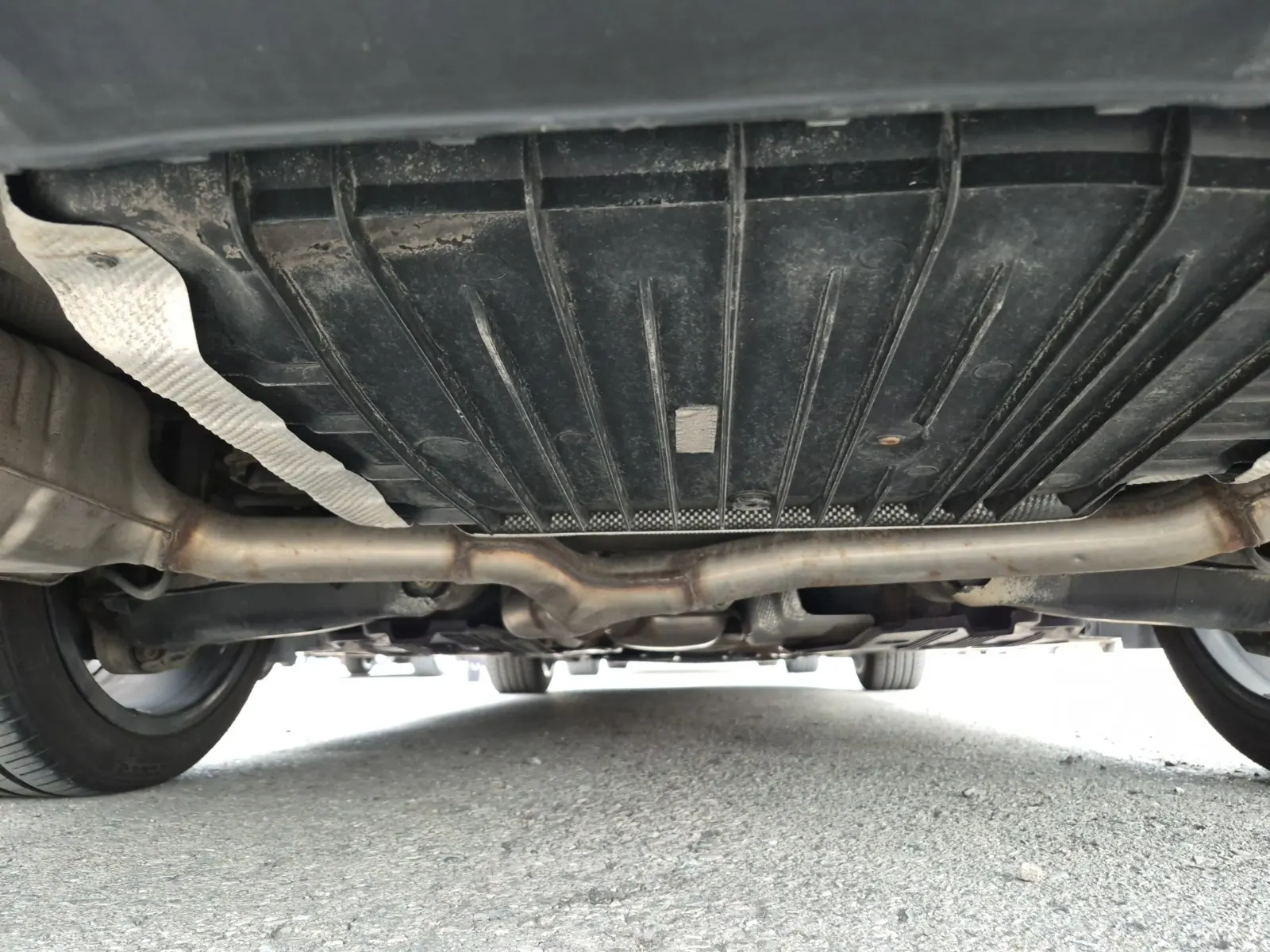 Undercarriage - Rear Photo