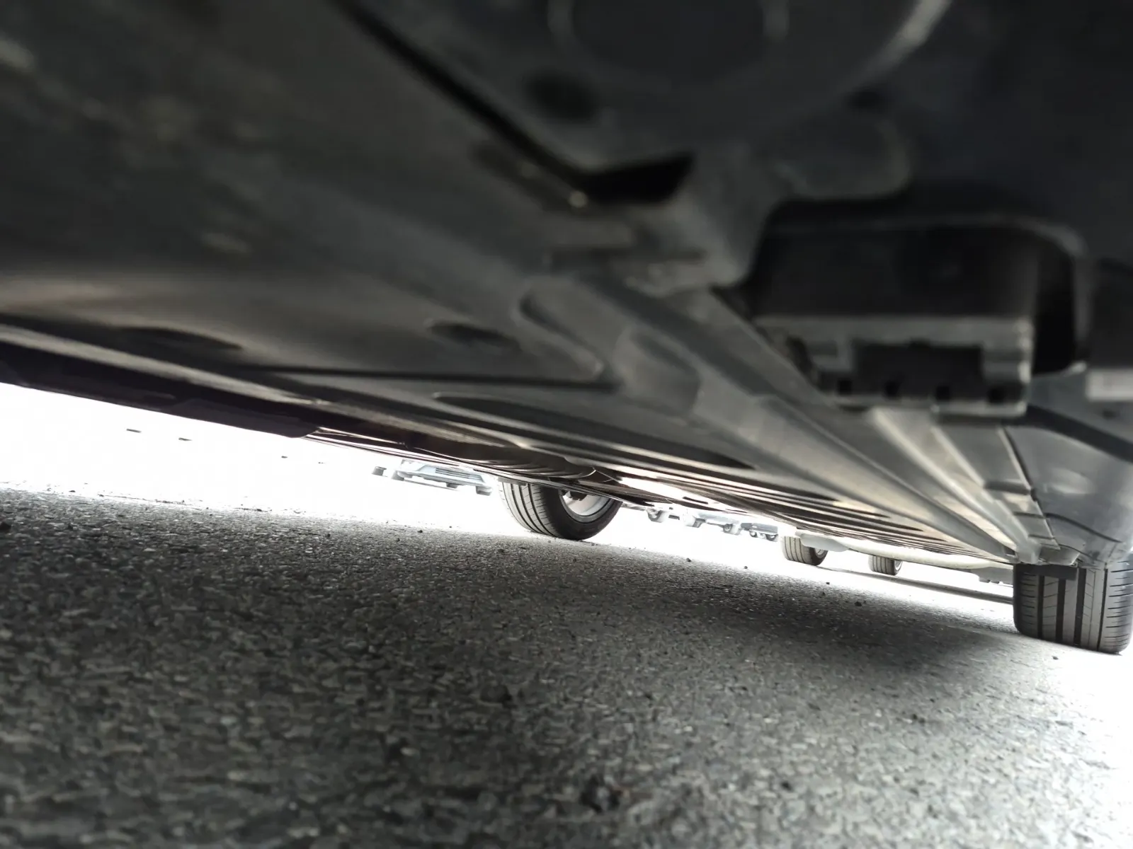 Undercarriage - Driver Photo