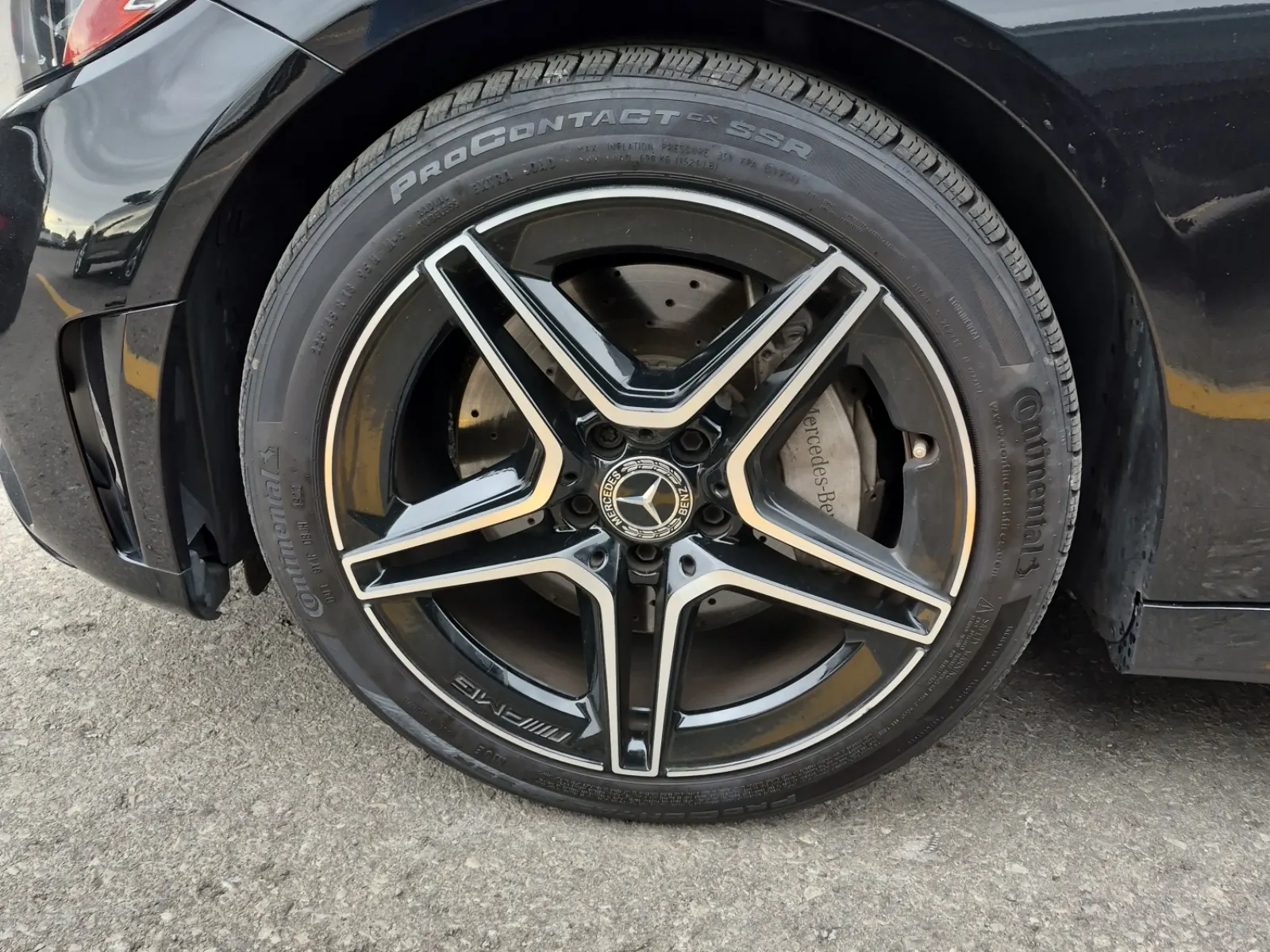 Front driver wheel/tire photo