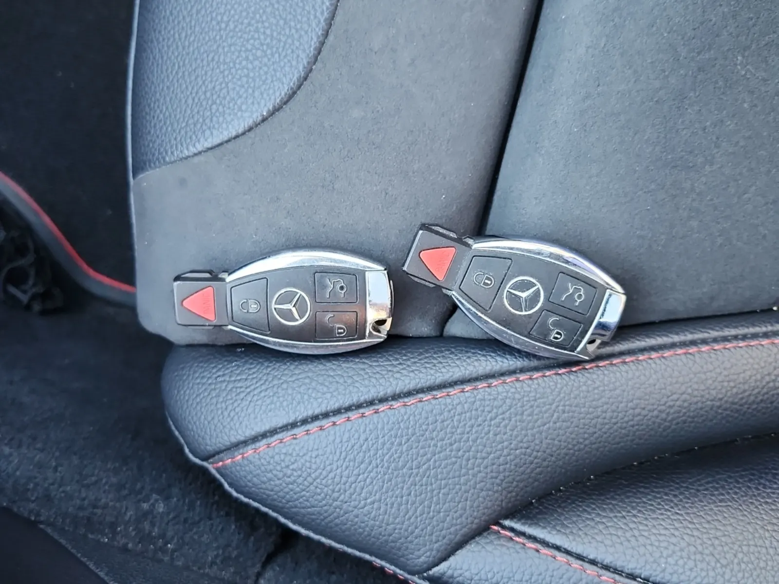 Keys/Fobs/Manual Photo