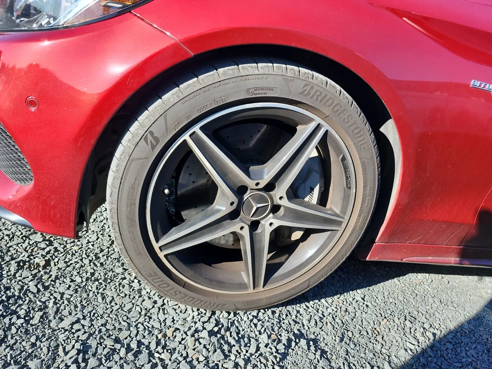 Front driver wheel/tire photo