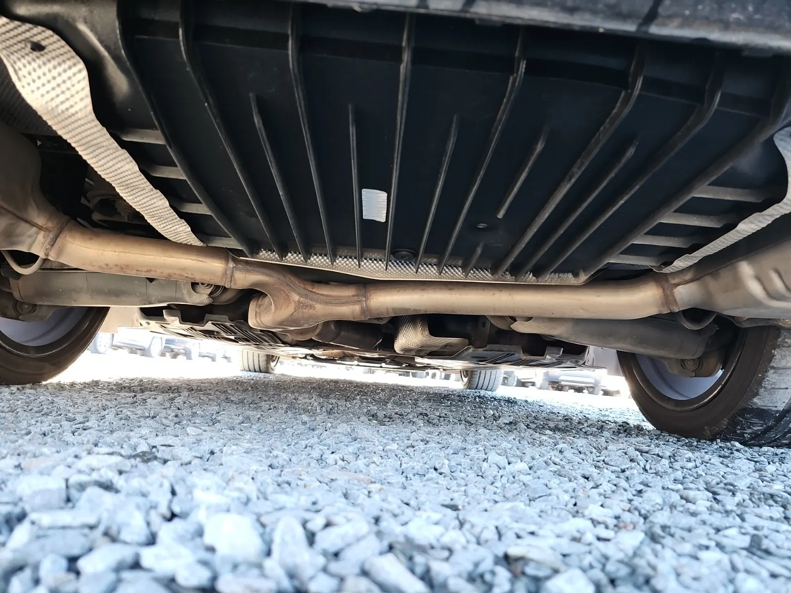 Undercarriage - Rear Photo