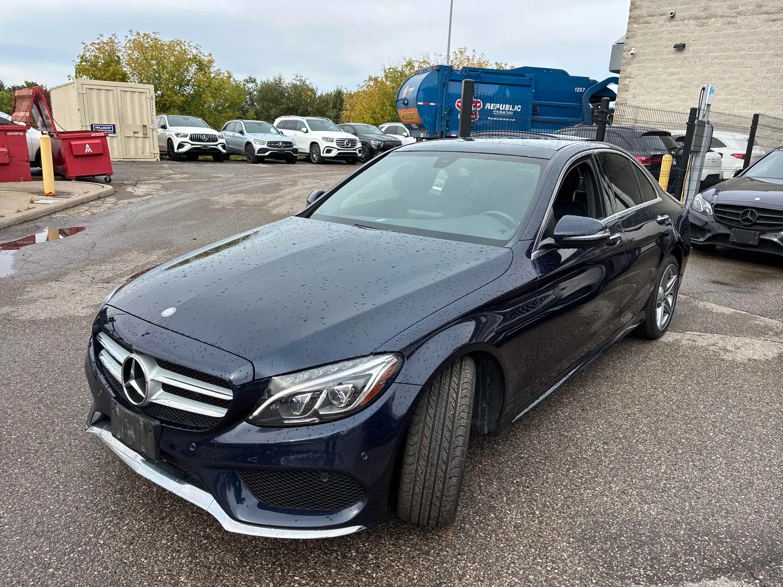 3/4 Front (Main image)
