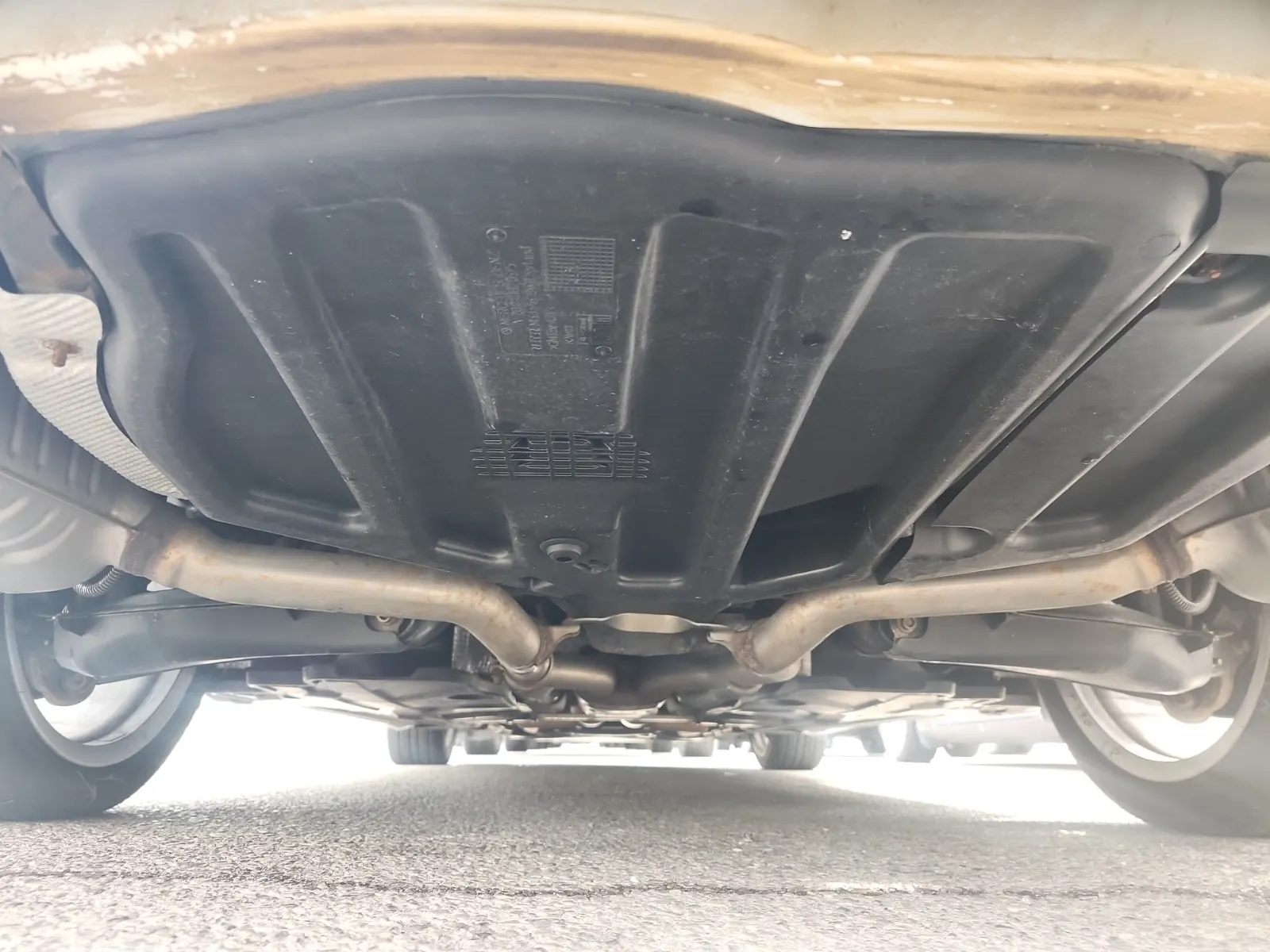 Undercarriage - Rear Photo