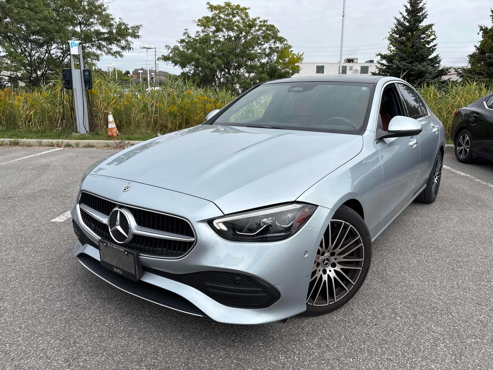 3/4 Front (Main image)
