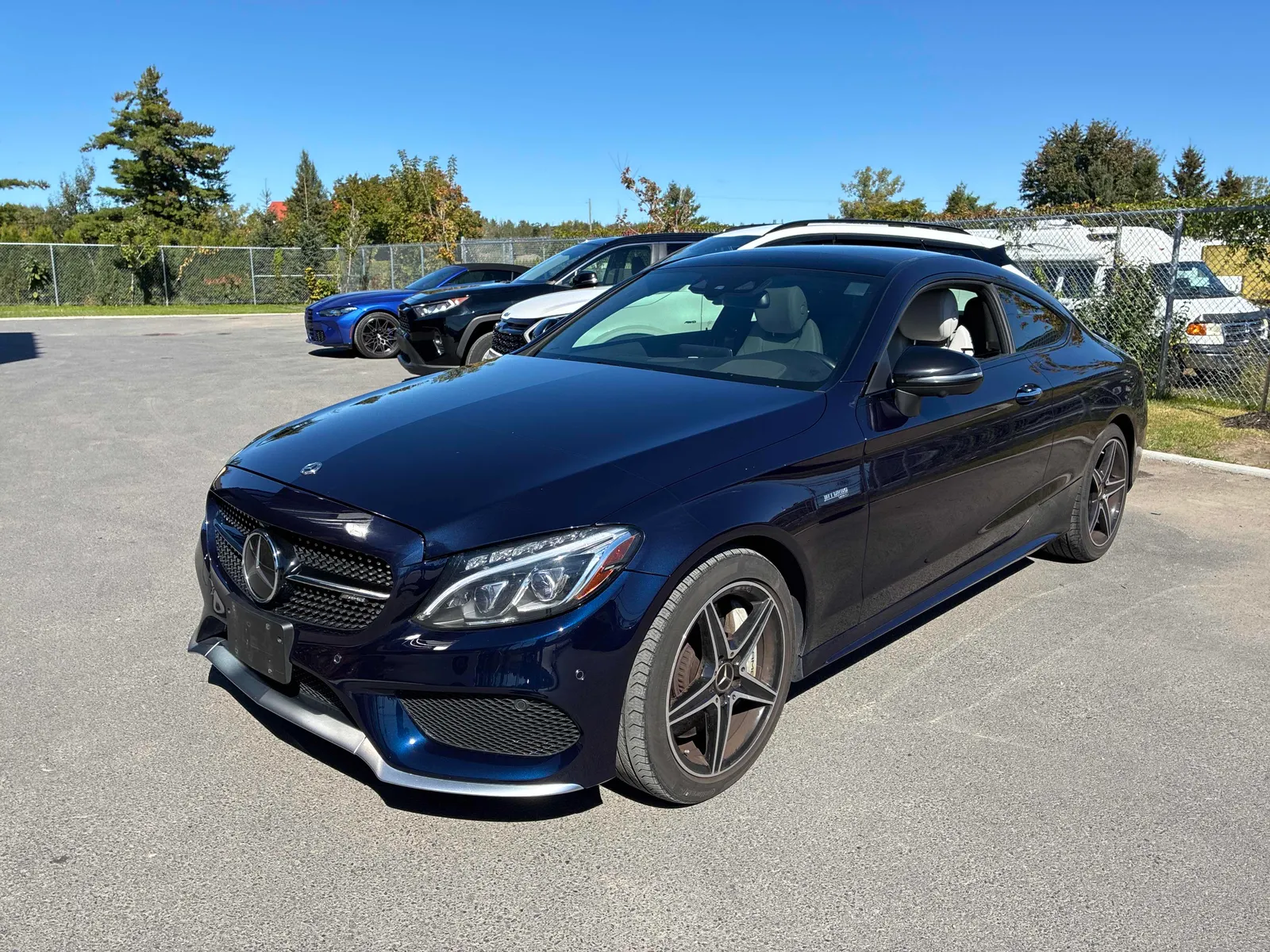 3/4 Front (Main image)