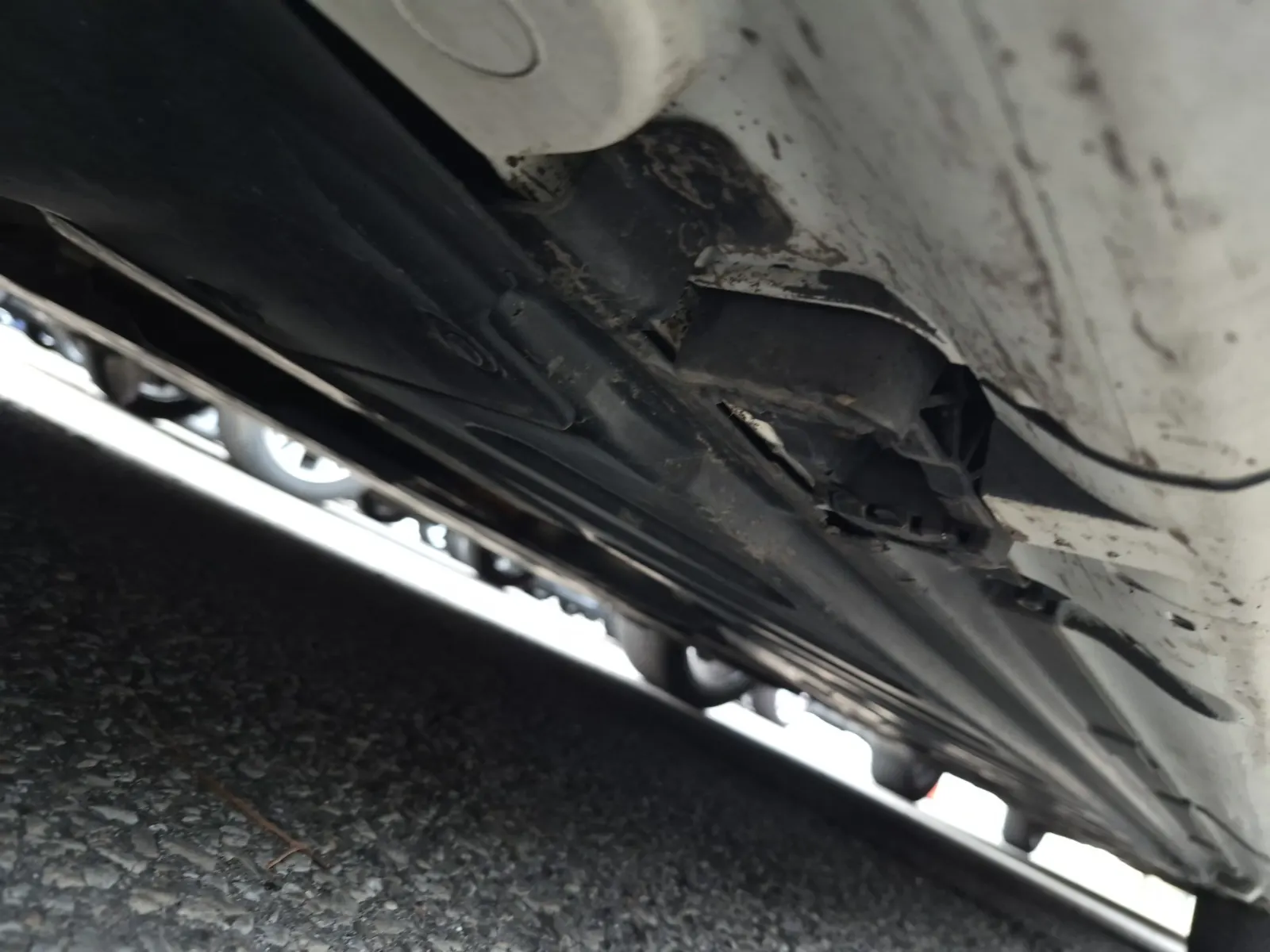 Undercarriage - Driver Photo