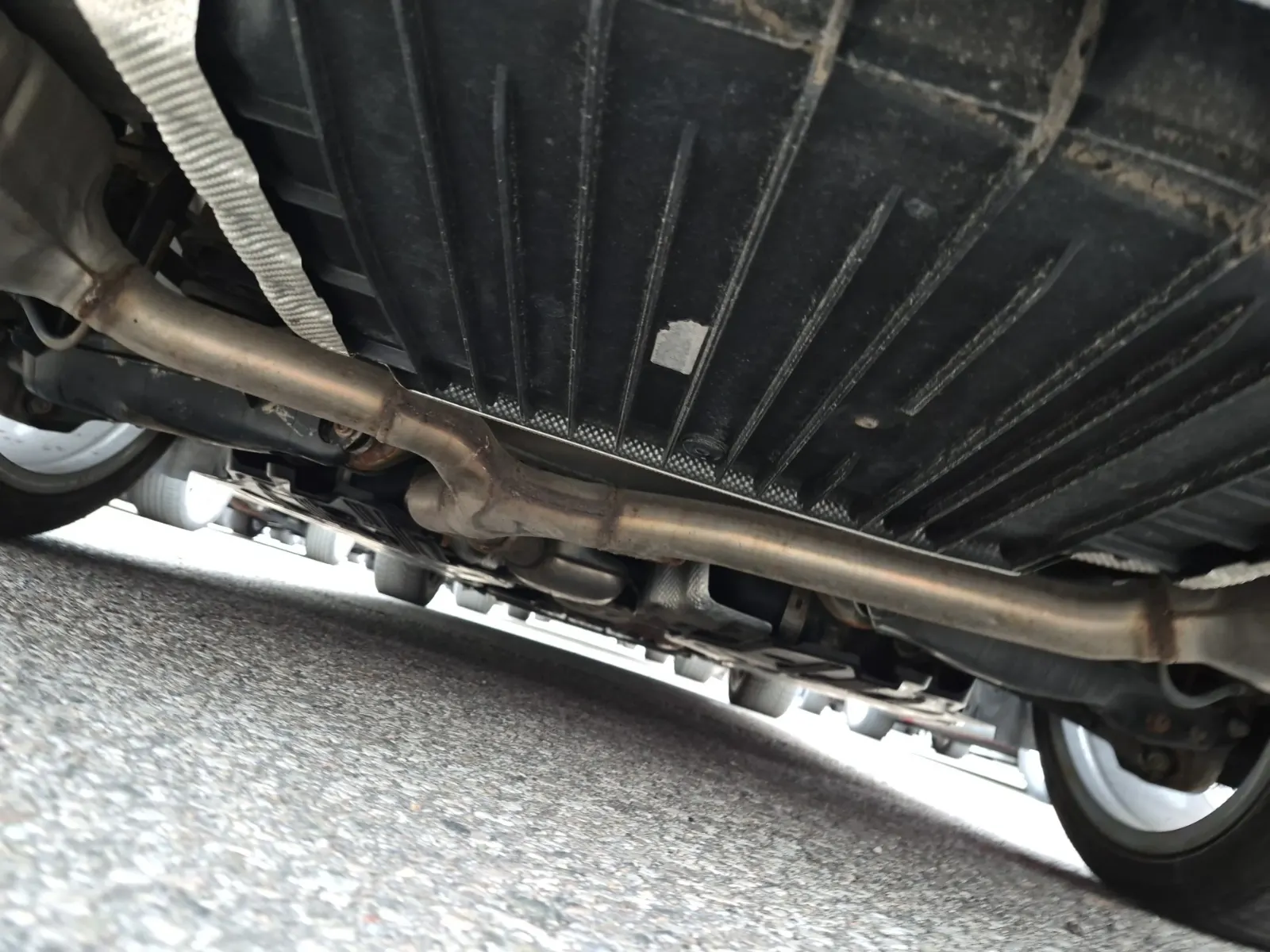 Undercarriage - Rear Photo