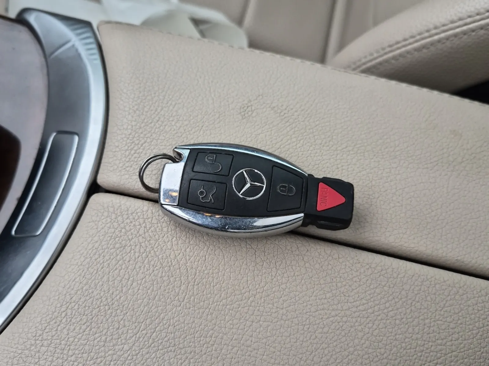 Keys/Fobs/Manual Photo