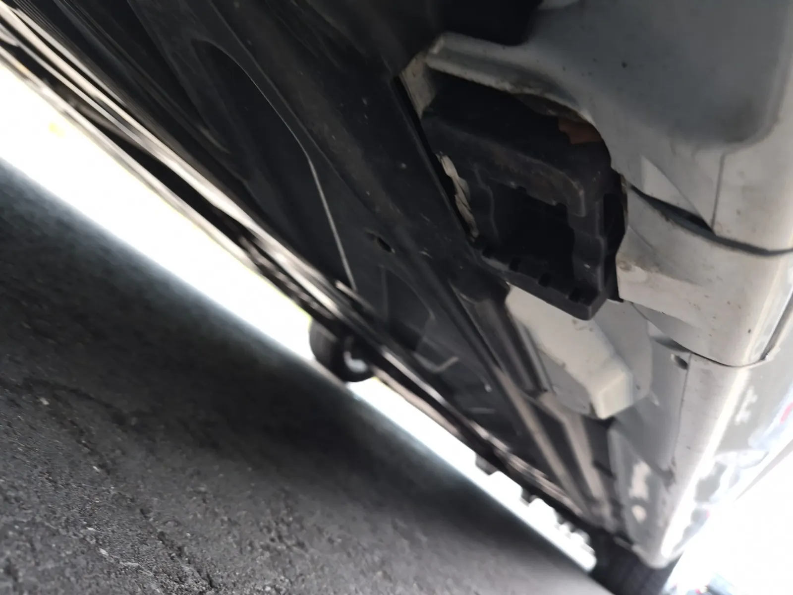 Undercarriage - Passenger Photo