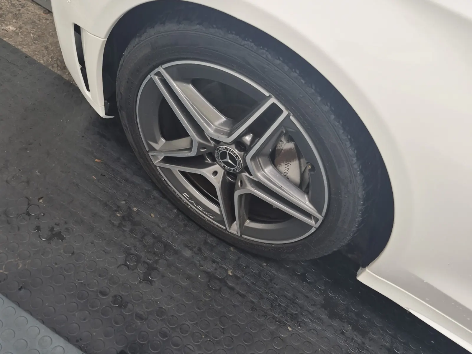 Front driver wheel/tire photo