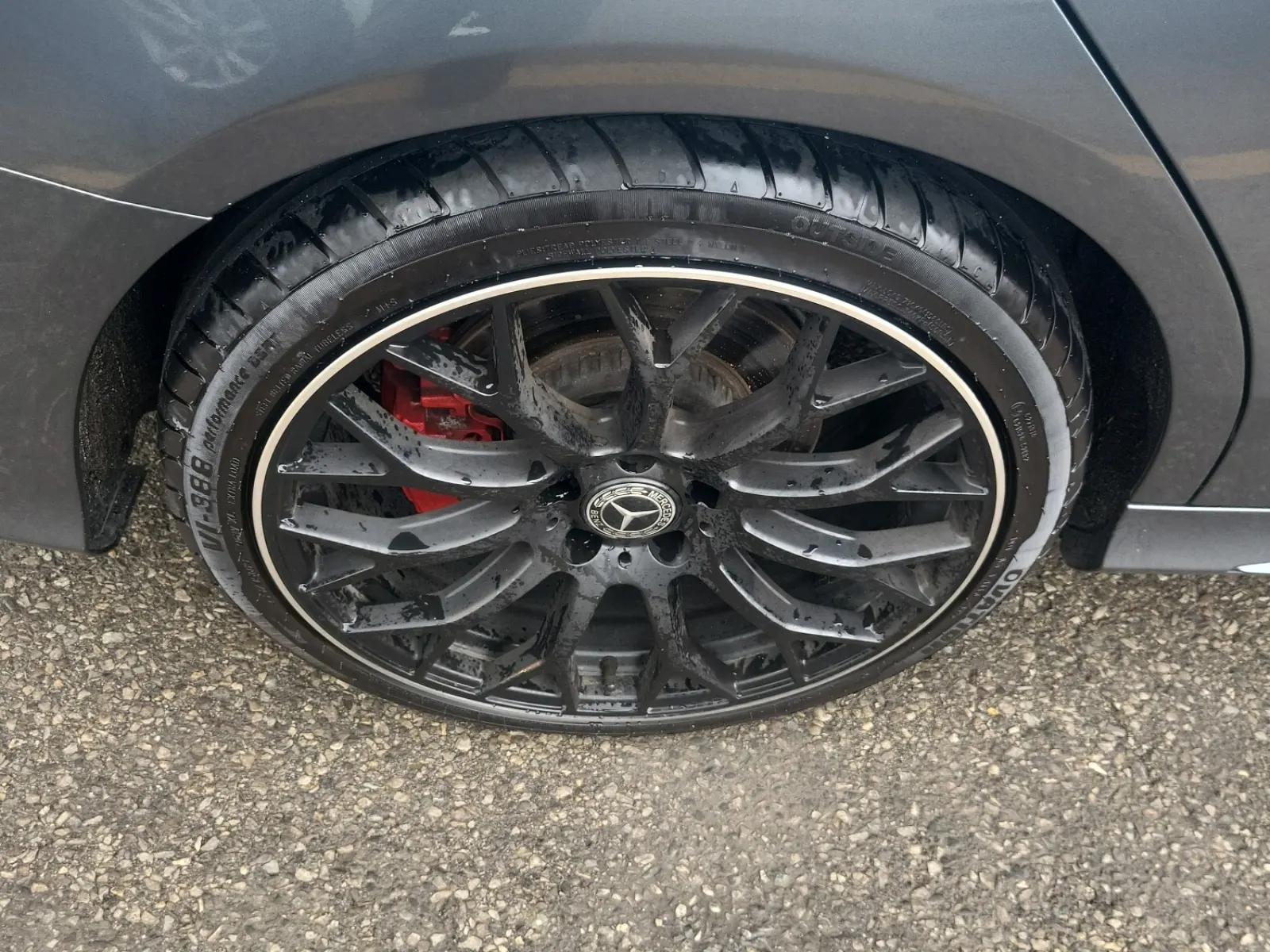 Right Rear Wheel/Tire Photo