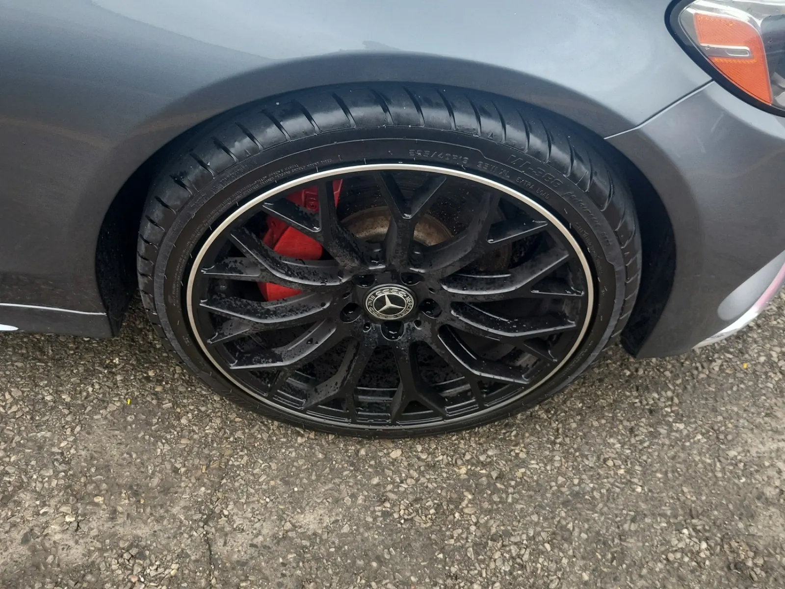Right Front Wheel/Tire Photo