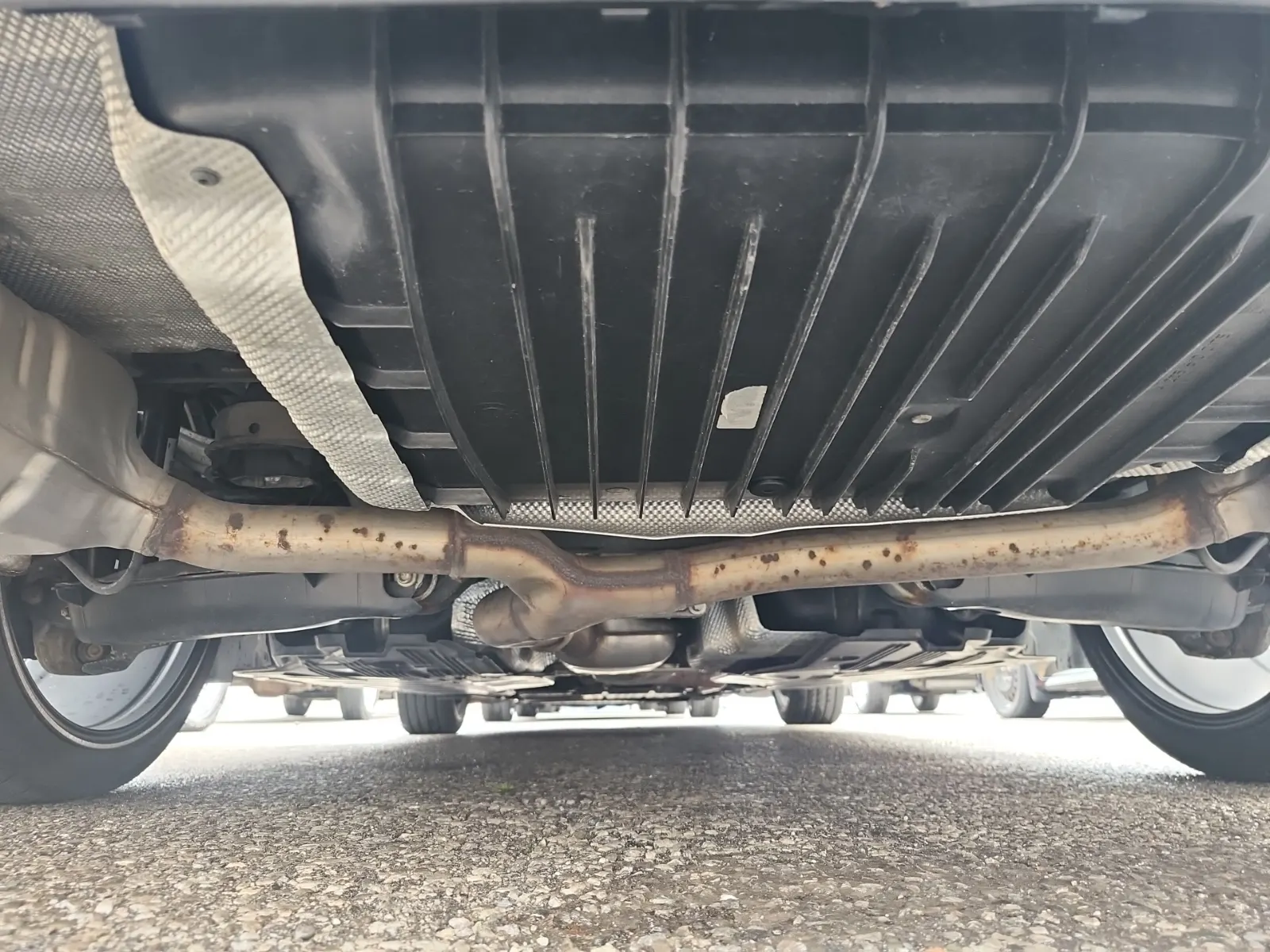 Undercarriage - Rear Photo