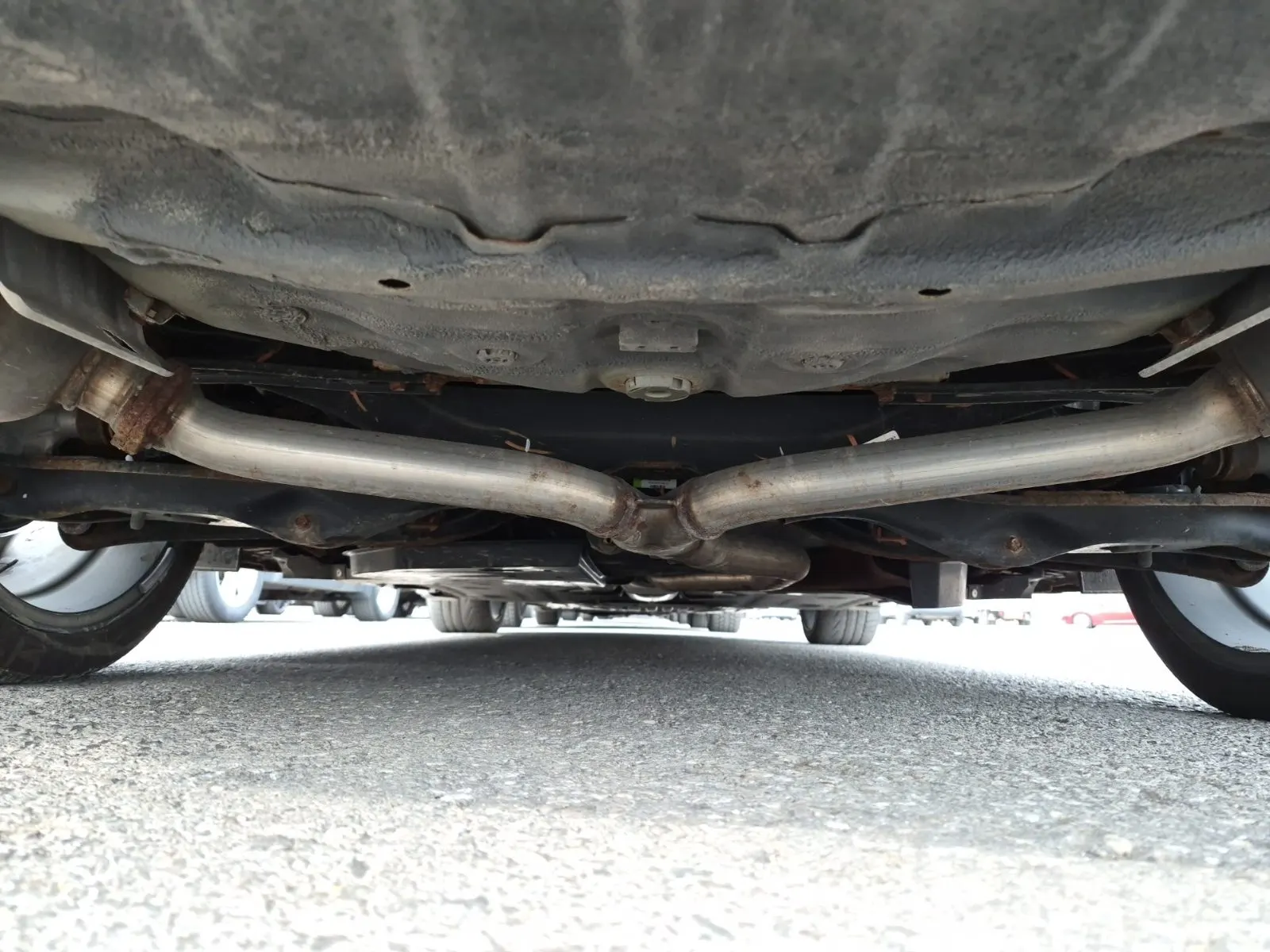Undercarriage - Rear Photo