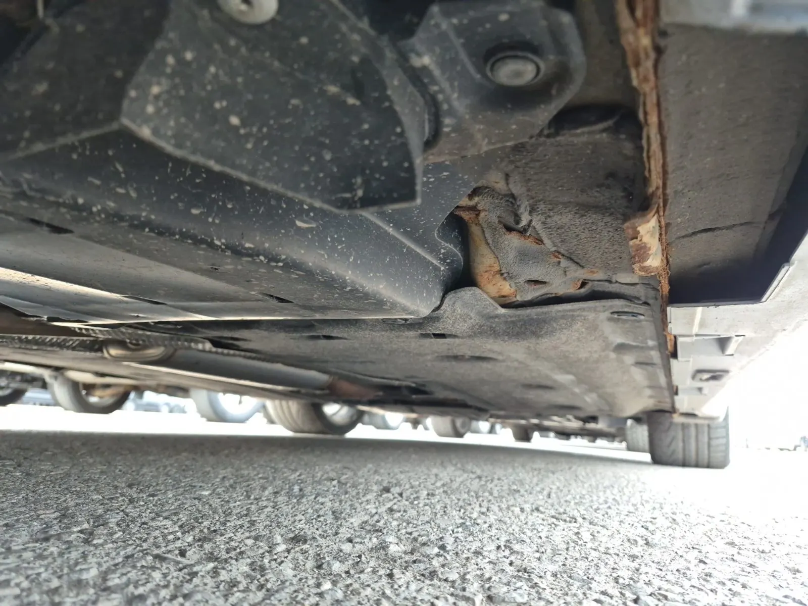 Undercarriage - Passenger Photo