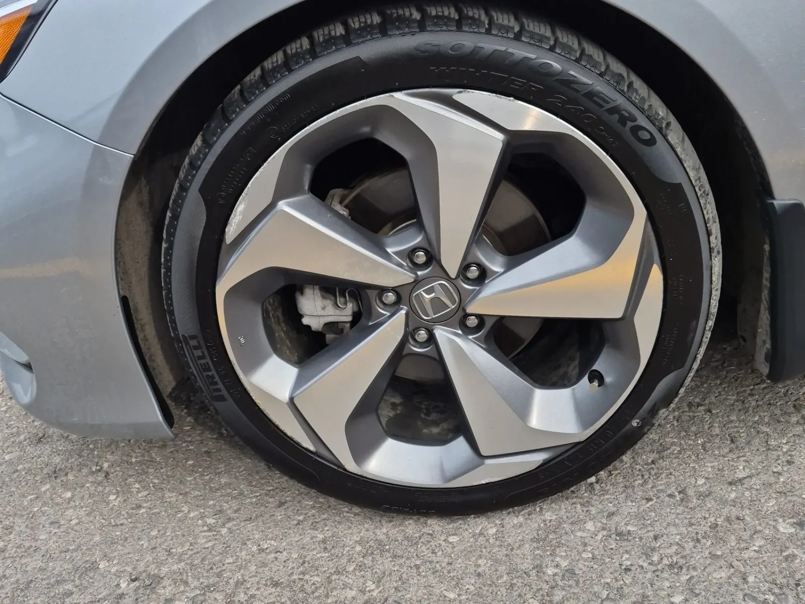 Front driver wheel/tire photo