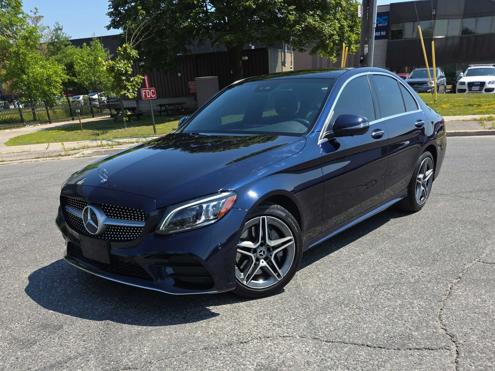 3/4 Front (Main image)