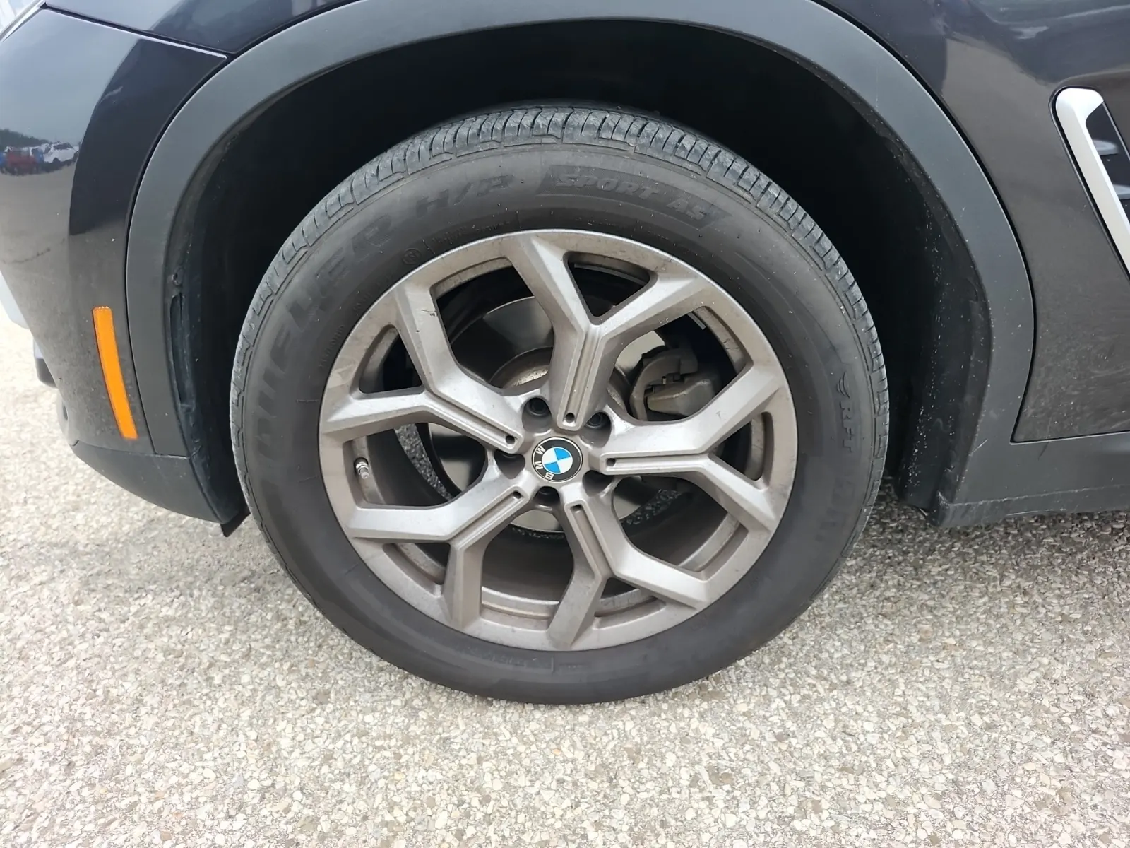 Front driver wheel/tire photo