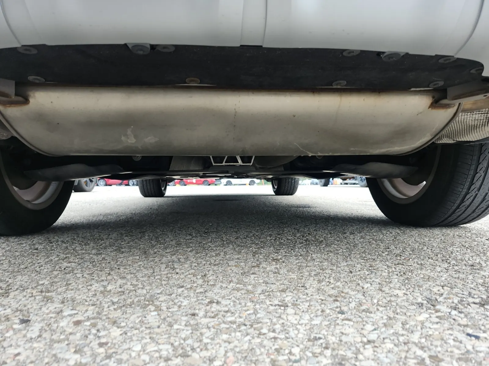 Undercarriage - Rear Photo