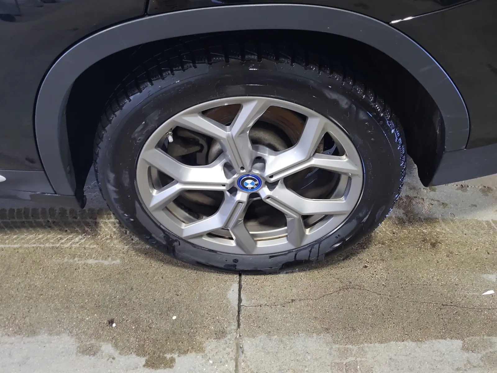 Left Rear Wheel/Tire Photo