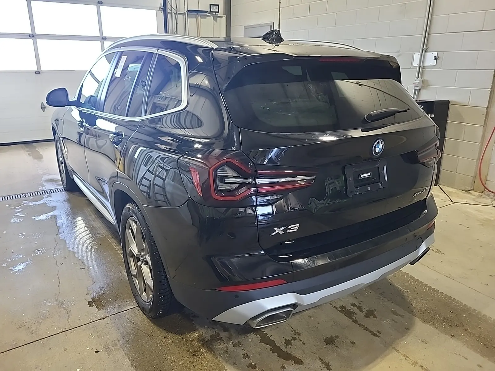 Driver Rear 3/4 Photo