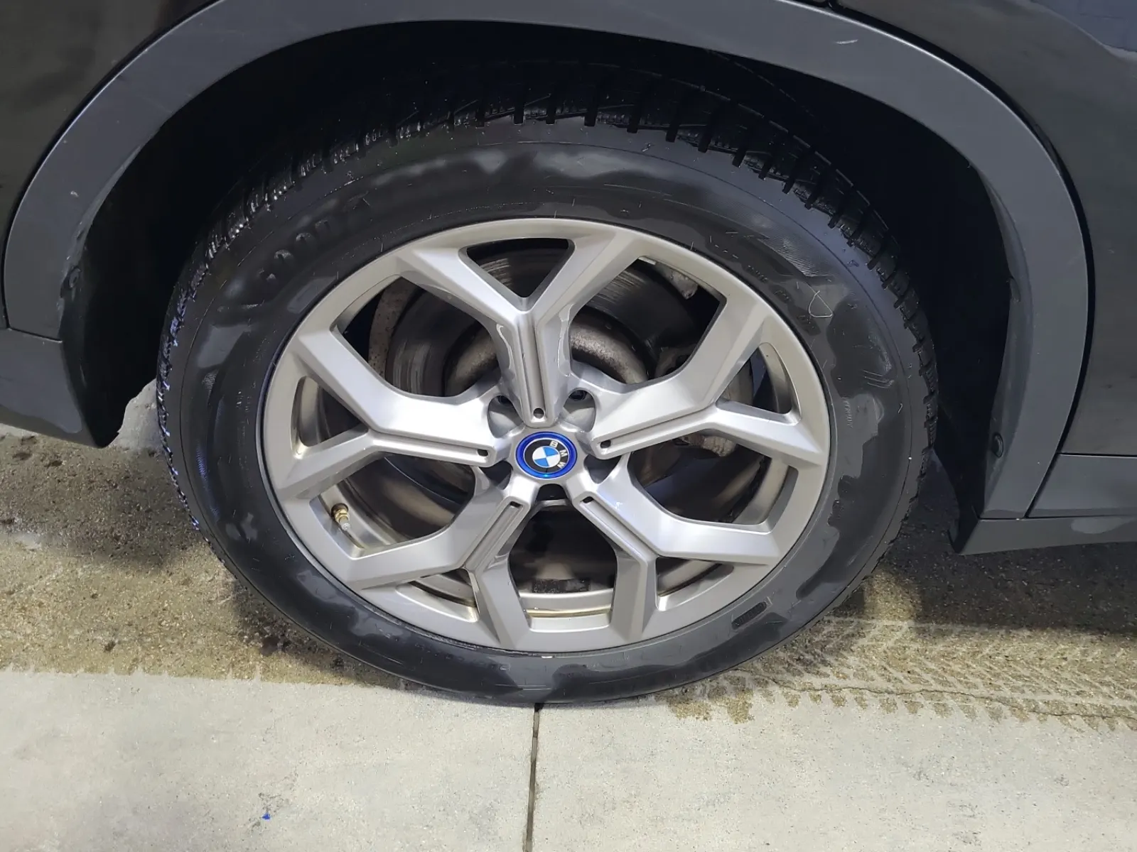 Right Rear Wheel/Tire Photo