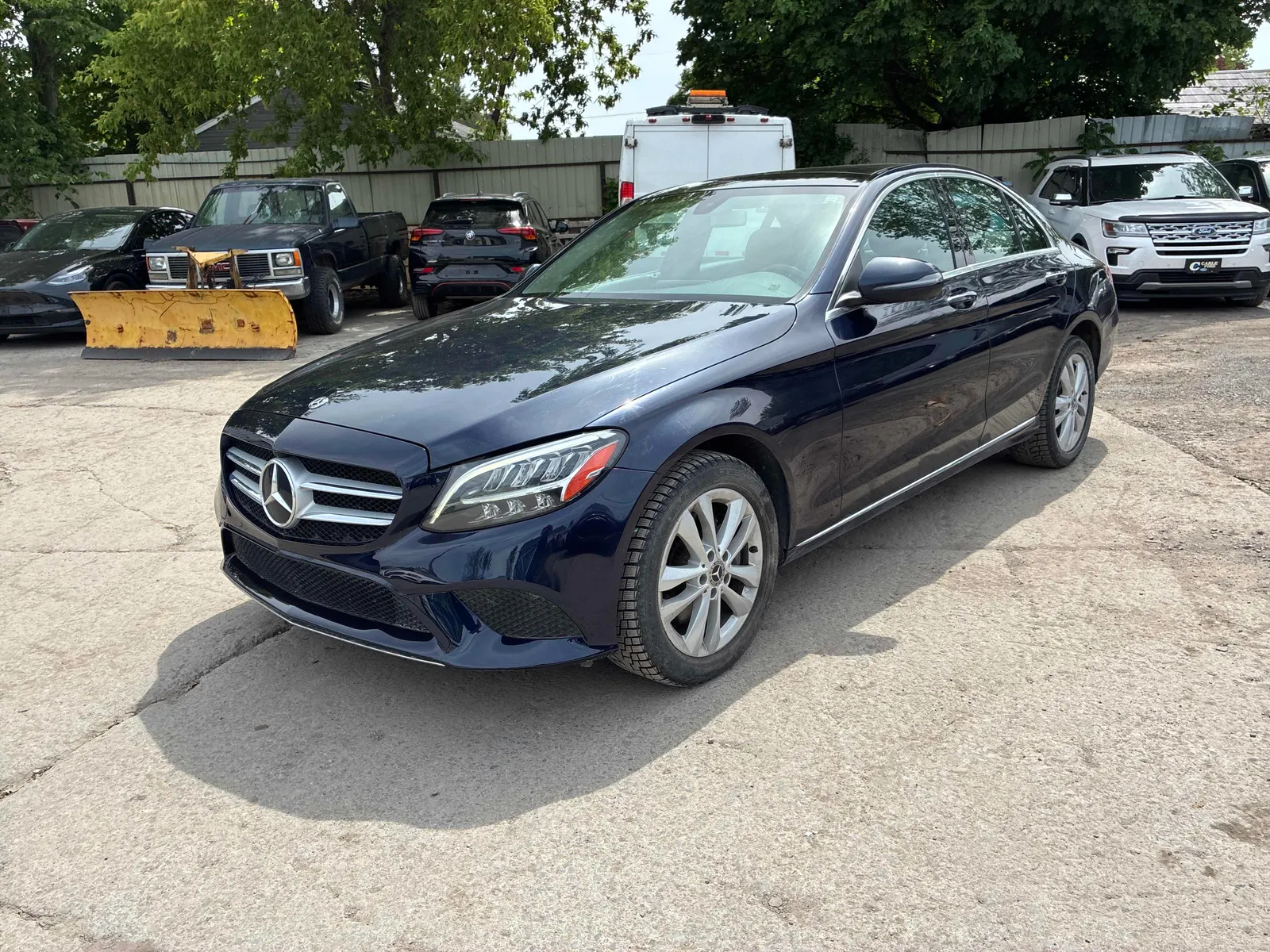 3/4 Front (Main image)