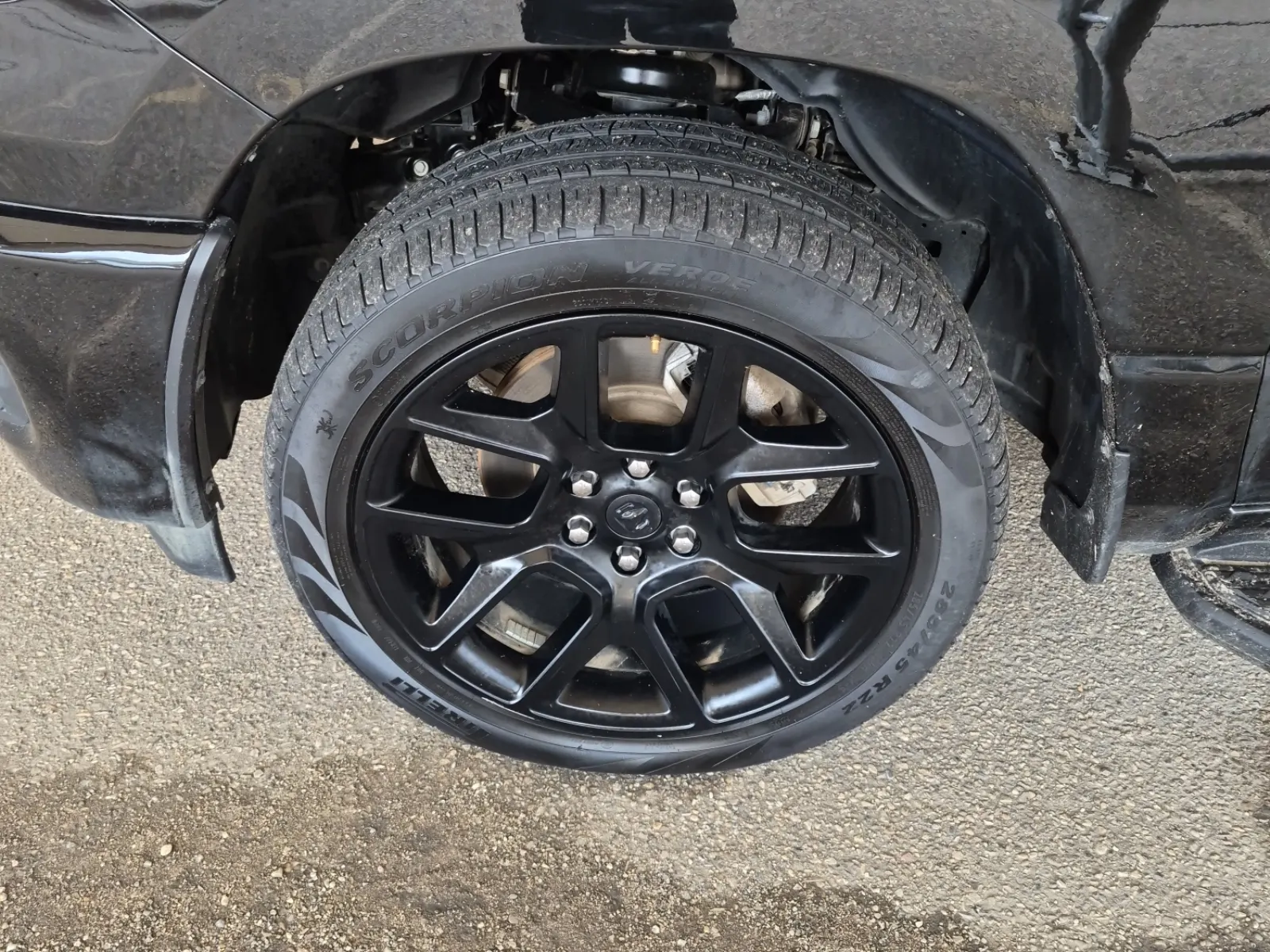 Front driver wheel/tire photo