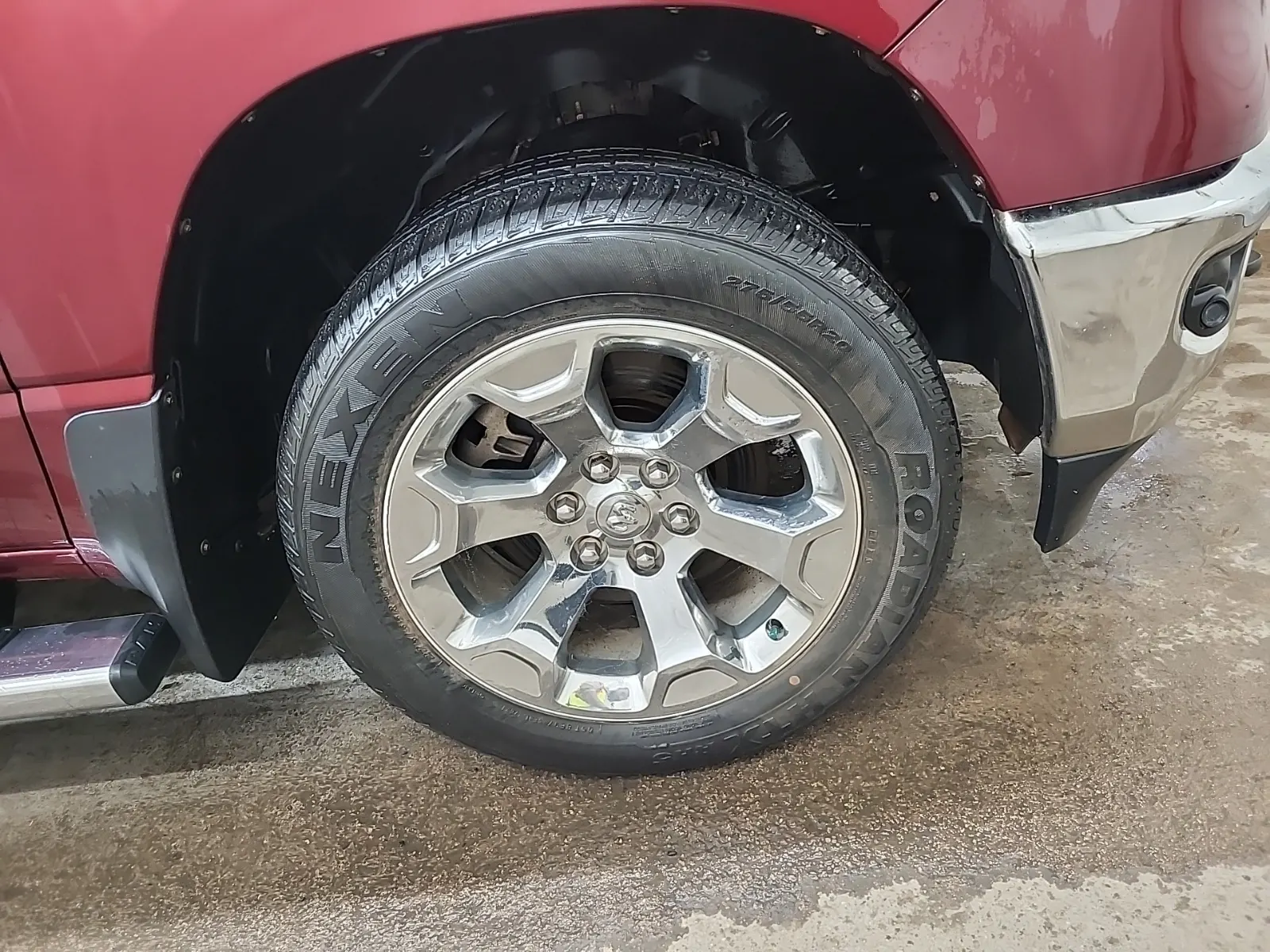 Right Front Wheel/Tire Photo