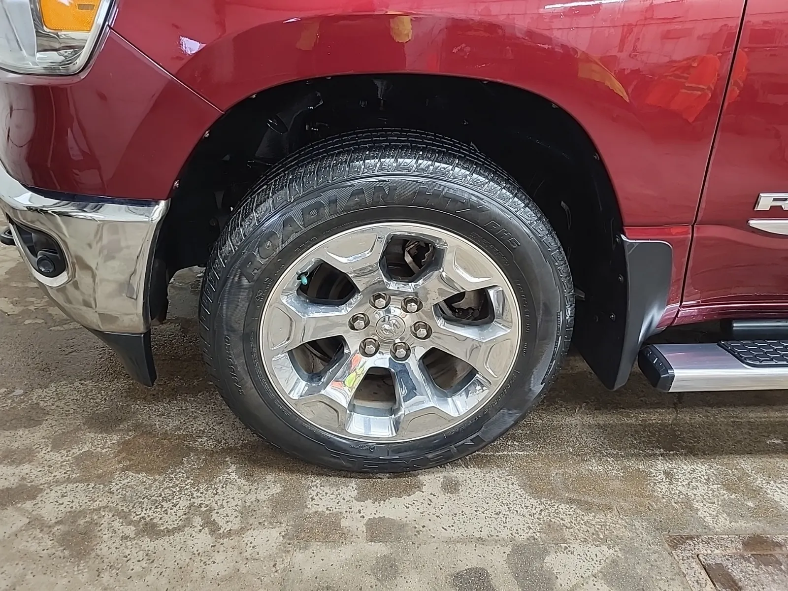 Front driver wheel/tire photo