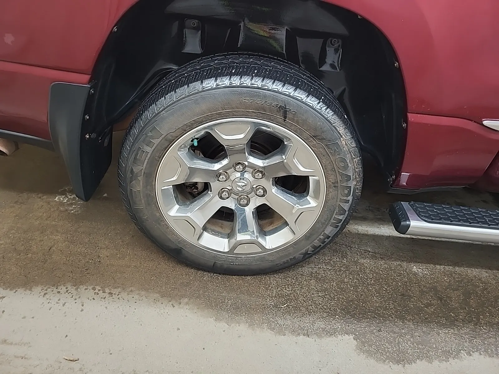 Right Rear Wheel/Tire Photo
