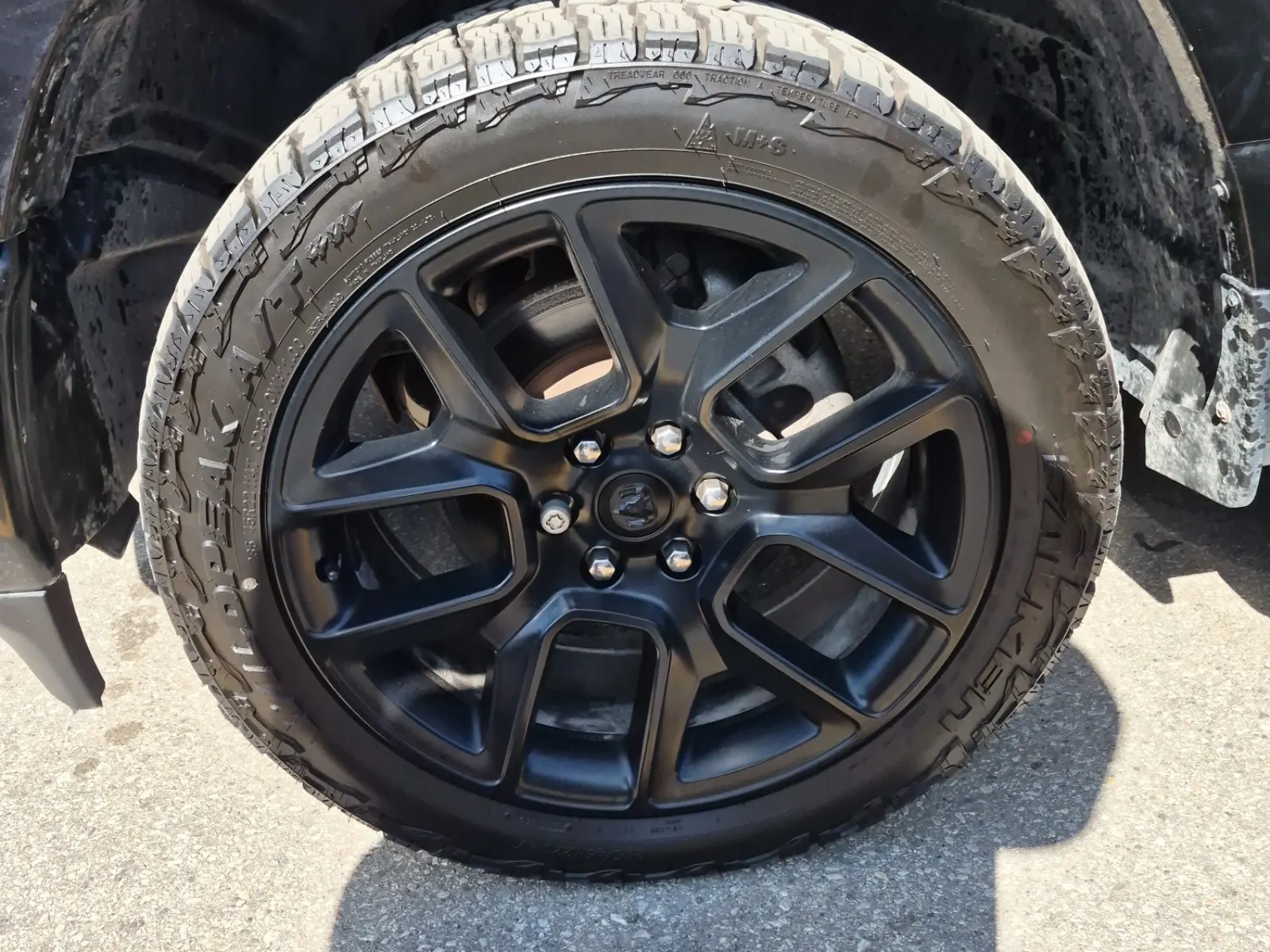 Front driver wheel/tire photo
