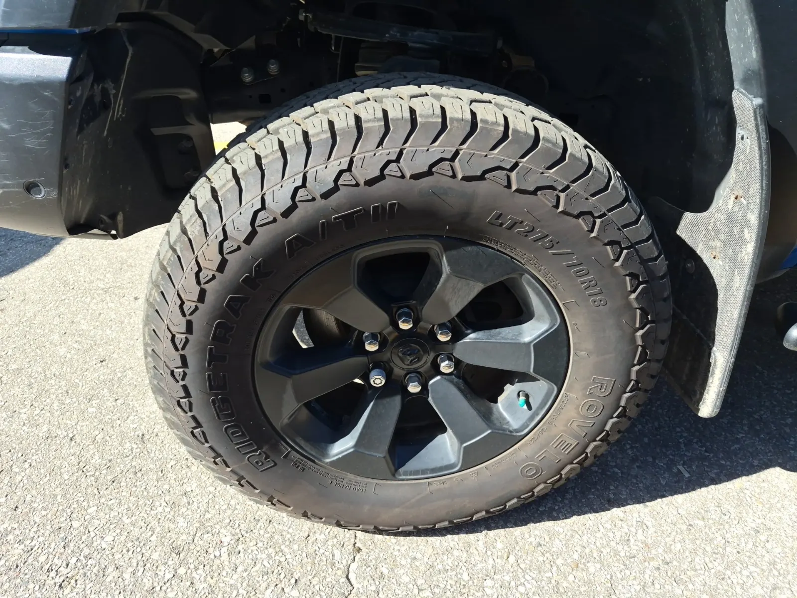 Front driver wheel/tire photo