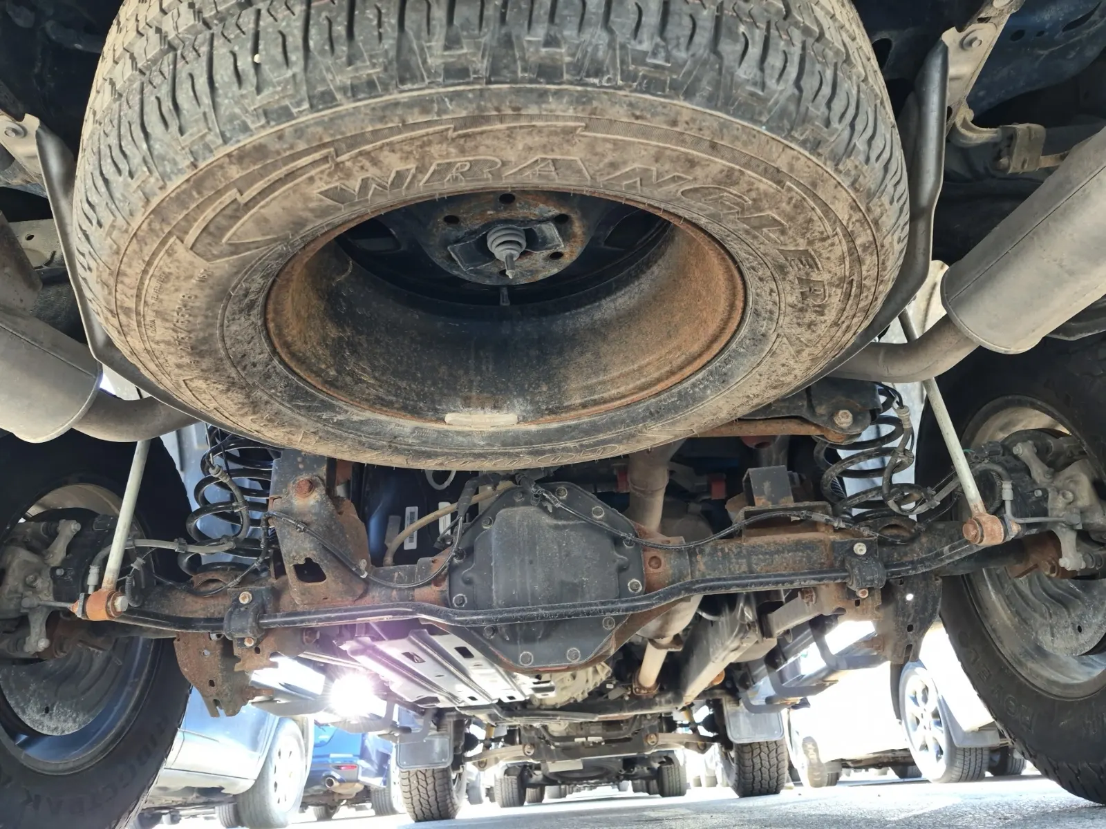 Undercarriage - Rear Photo