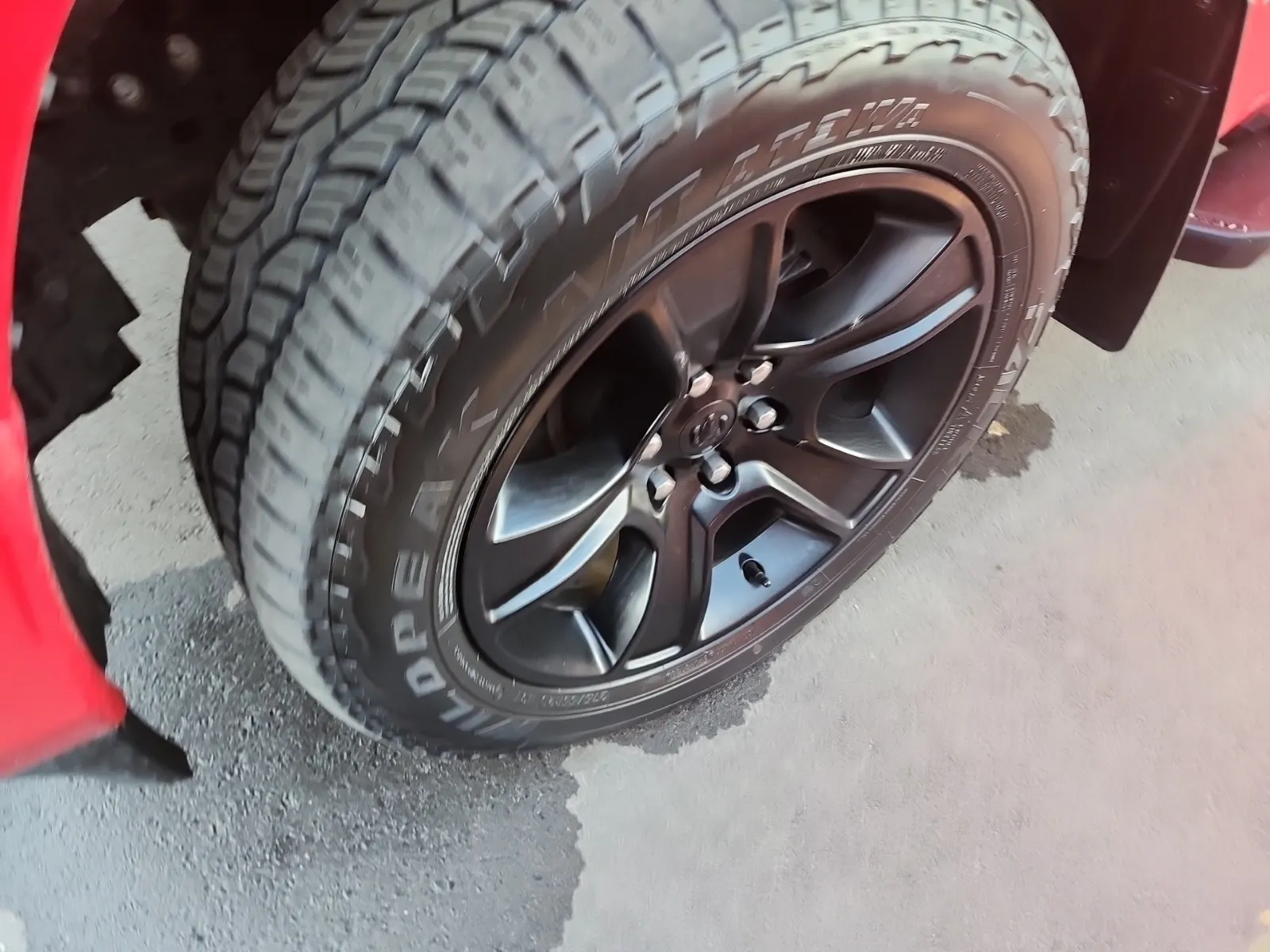 Front driver wheel/tire photo