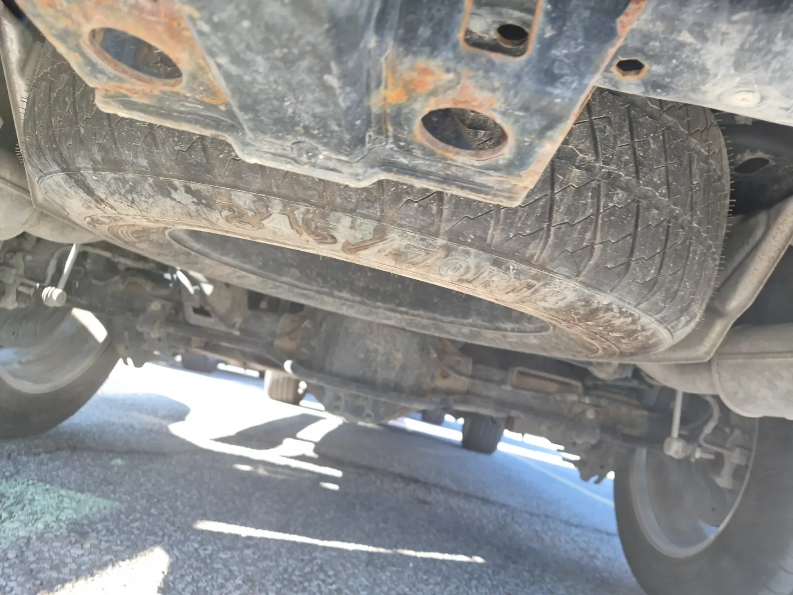 Undercarriage - Rear Photo