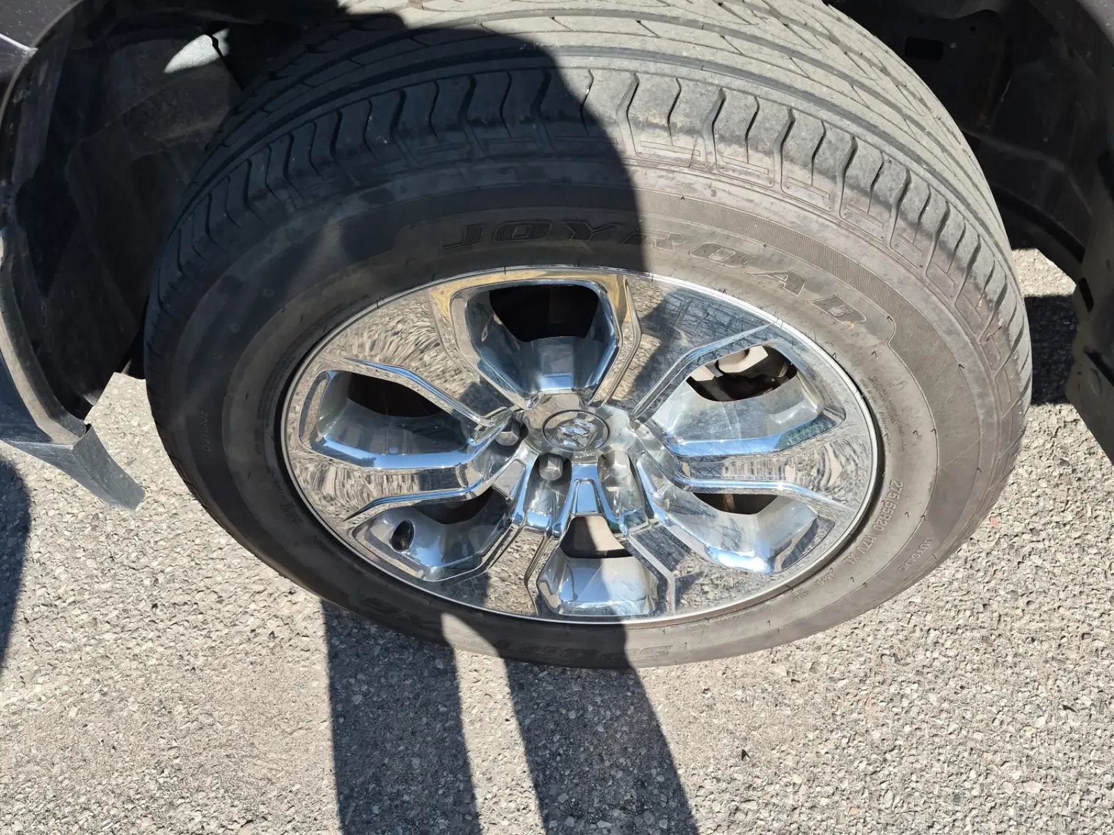 Front driver wheel/tire photo