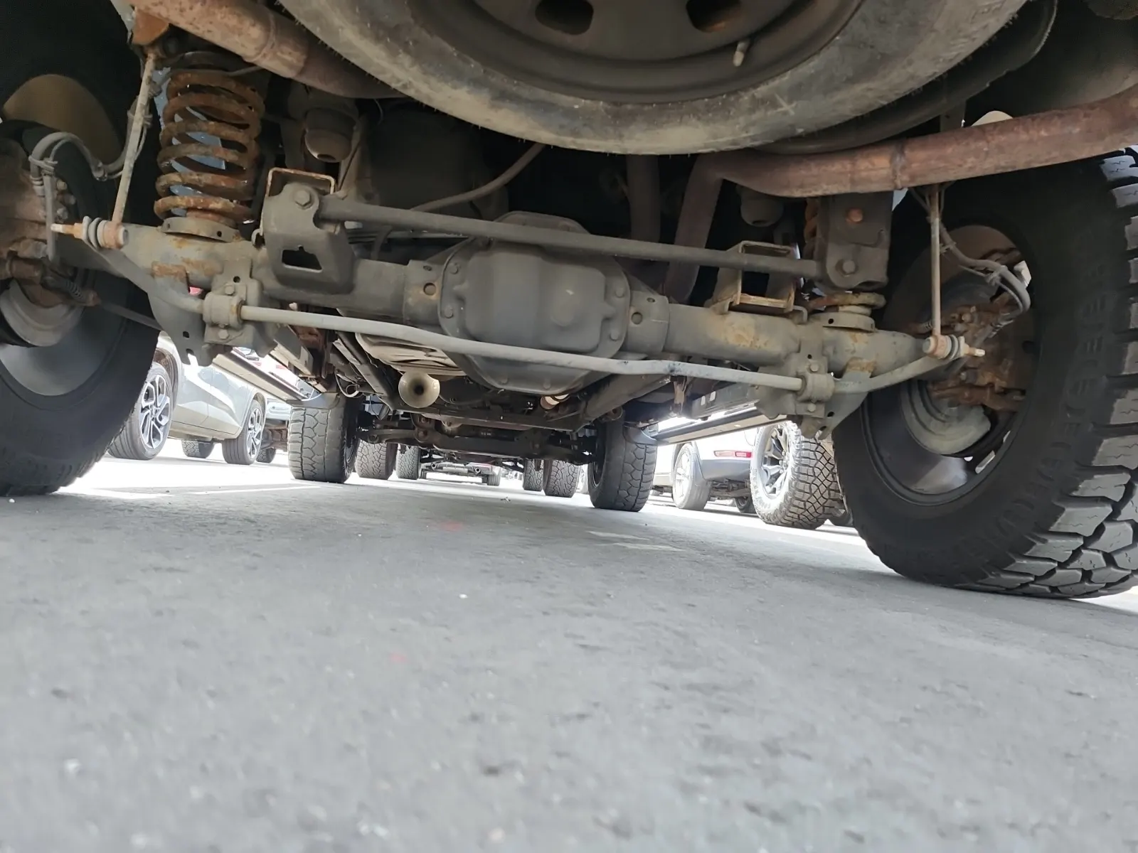 Undercarriage - Rear Photo