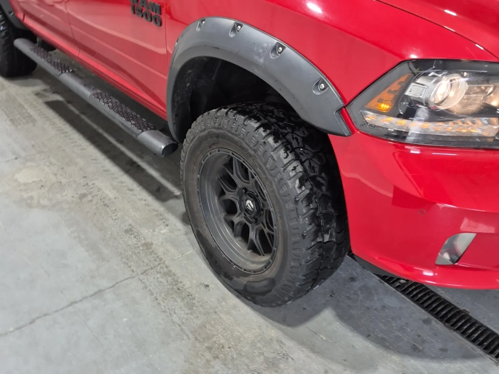 Right Front Wheel/Tire Photo