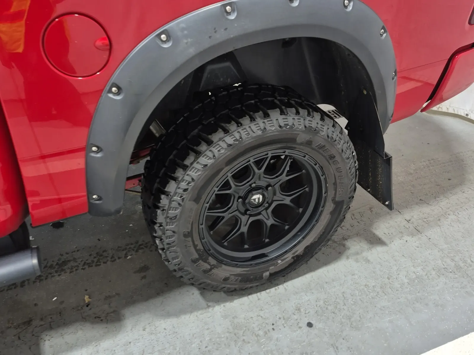 Left Rear Wheel/Tire Photo