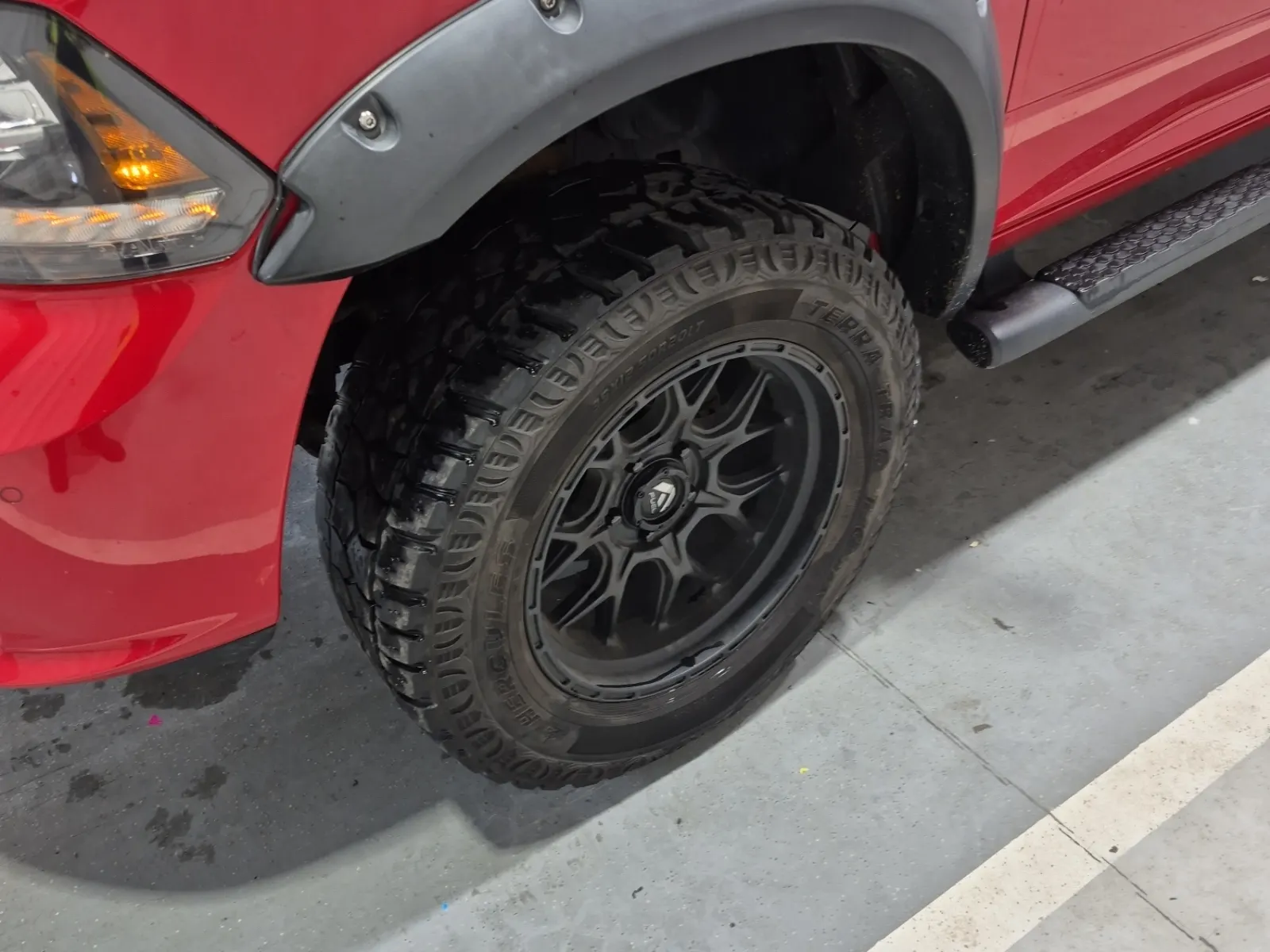 Front driver wheel/tire photo