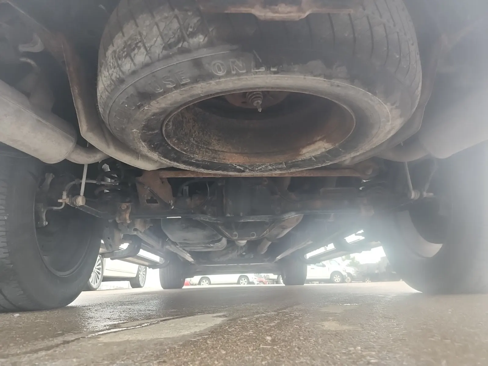 Undercarriage - Rear Photo