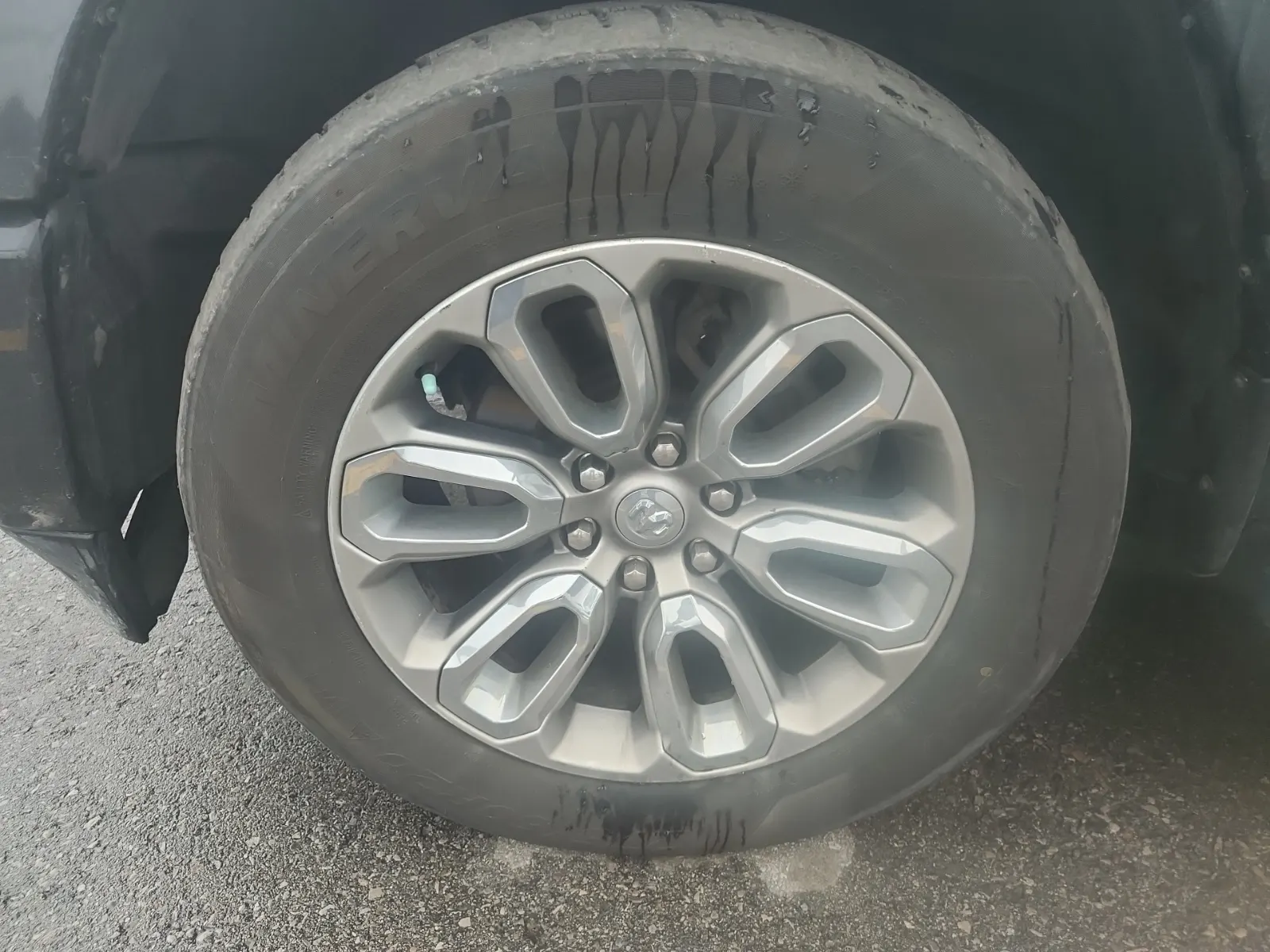 Front driver wheel/tire photo